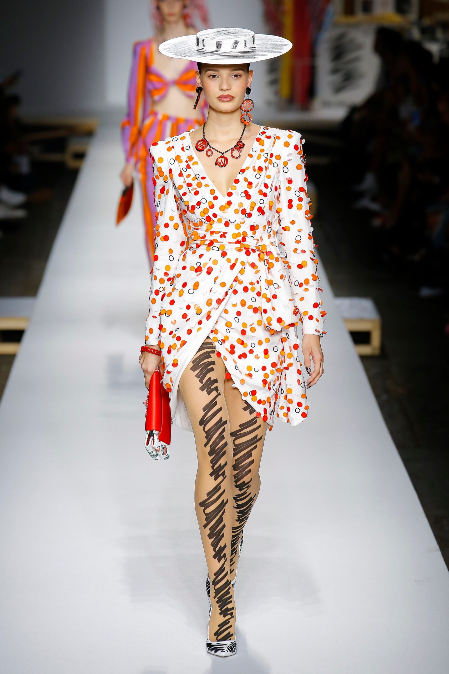 Moschino S/S 19 Look 9