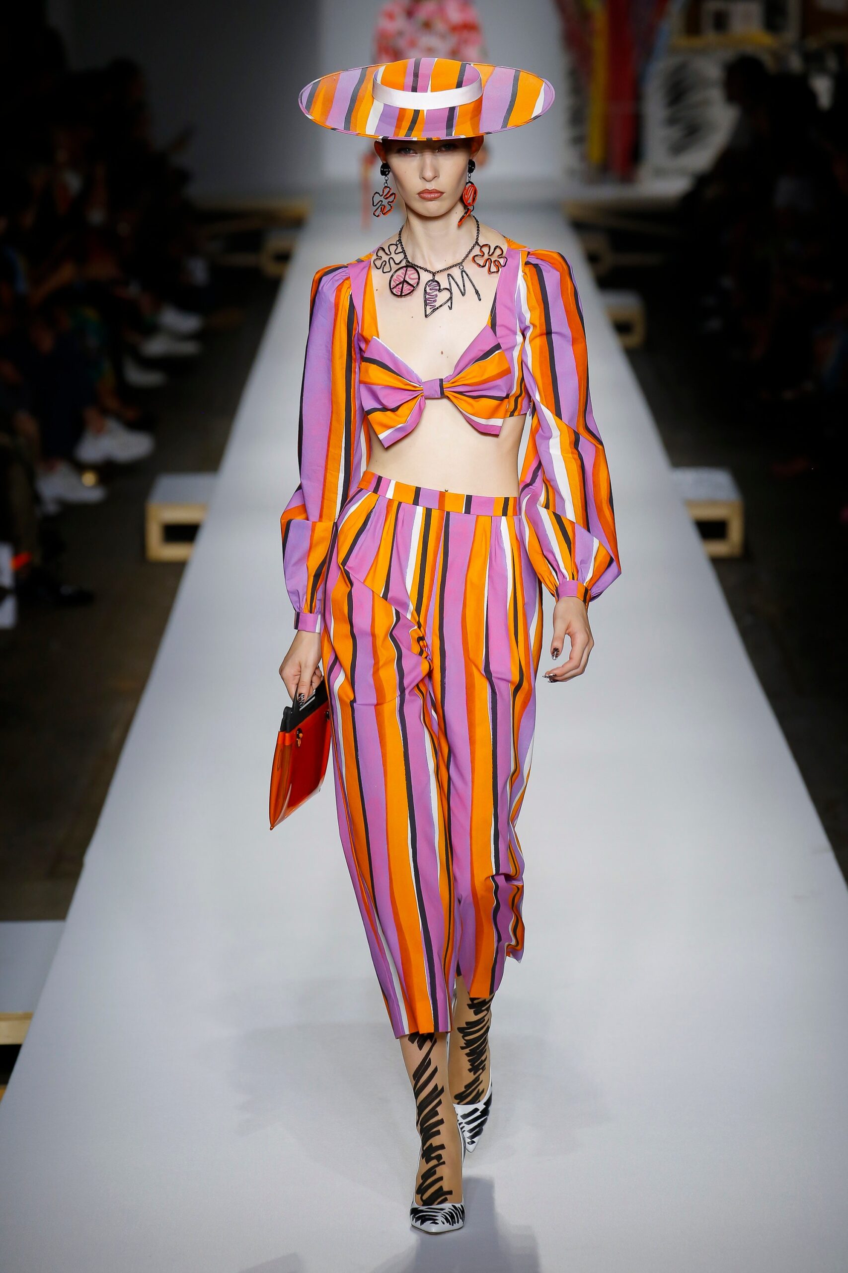Moschino S/S 19 Look 10