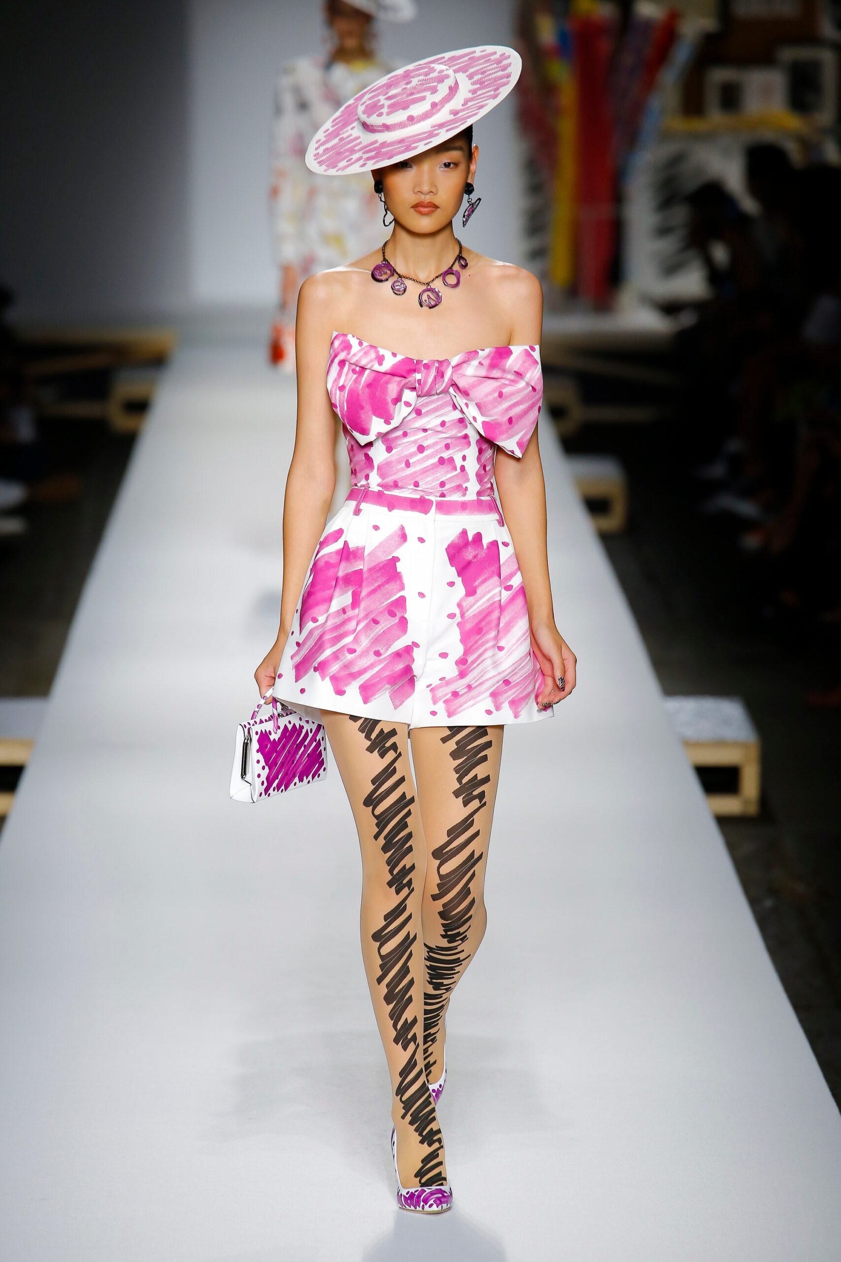 Moschino S/S 19 Look 11