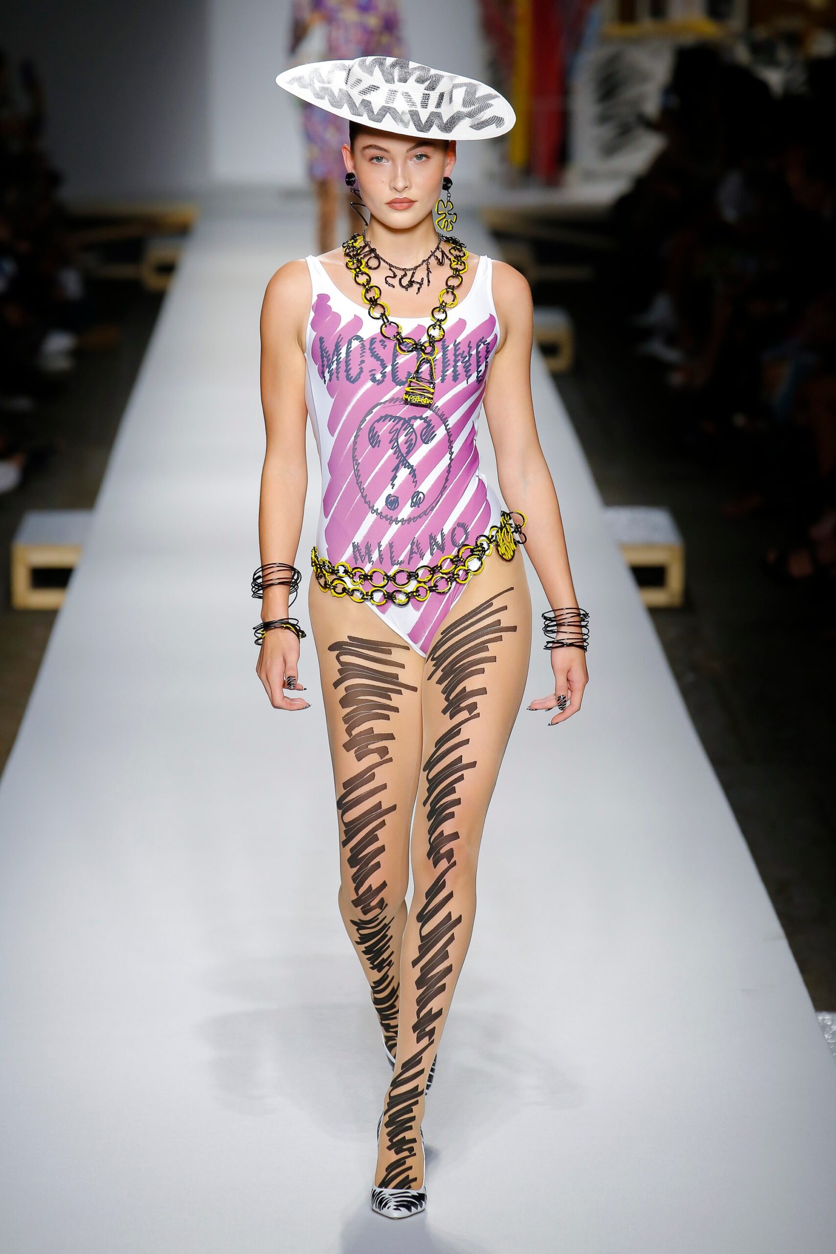 Moschino S/S 19 Look 12