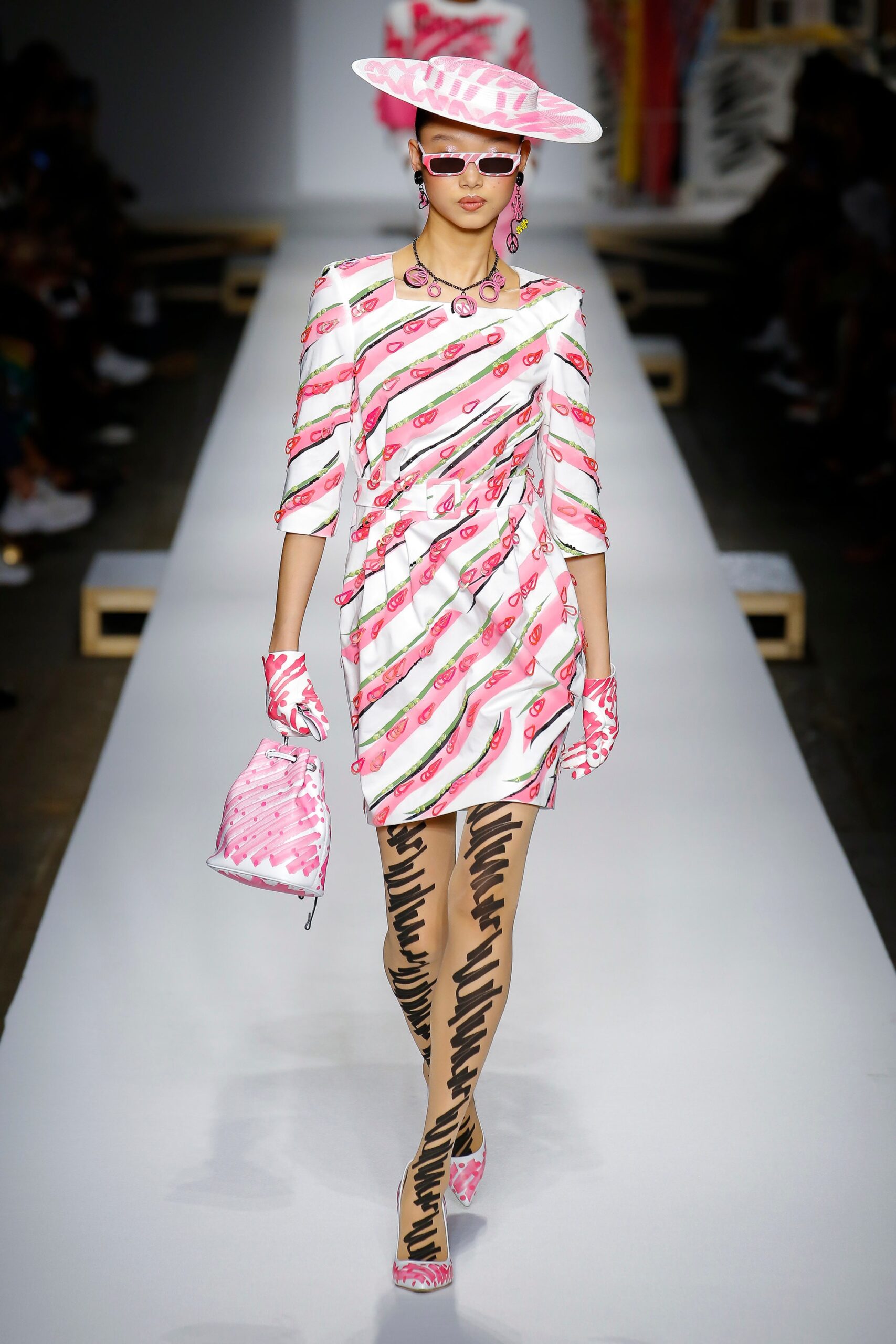 Moschino S/S 19 Look 13