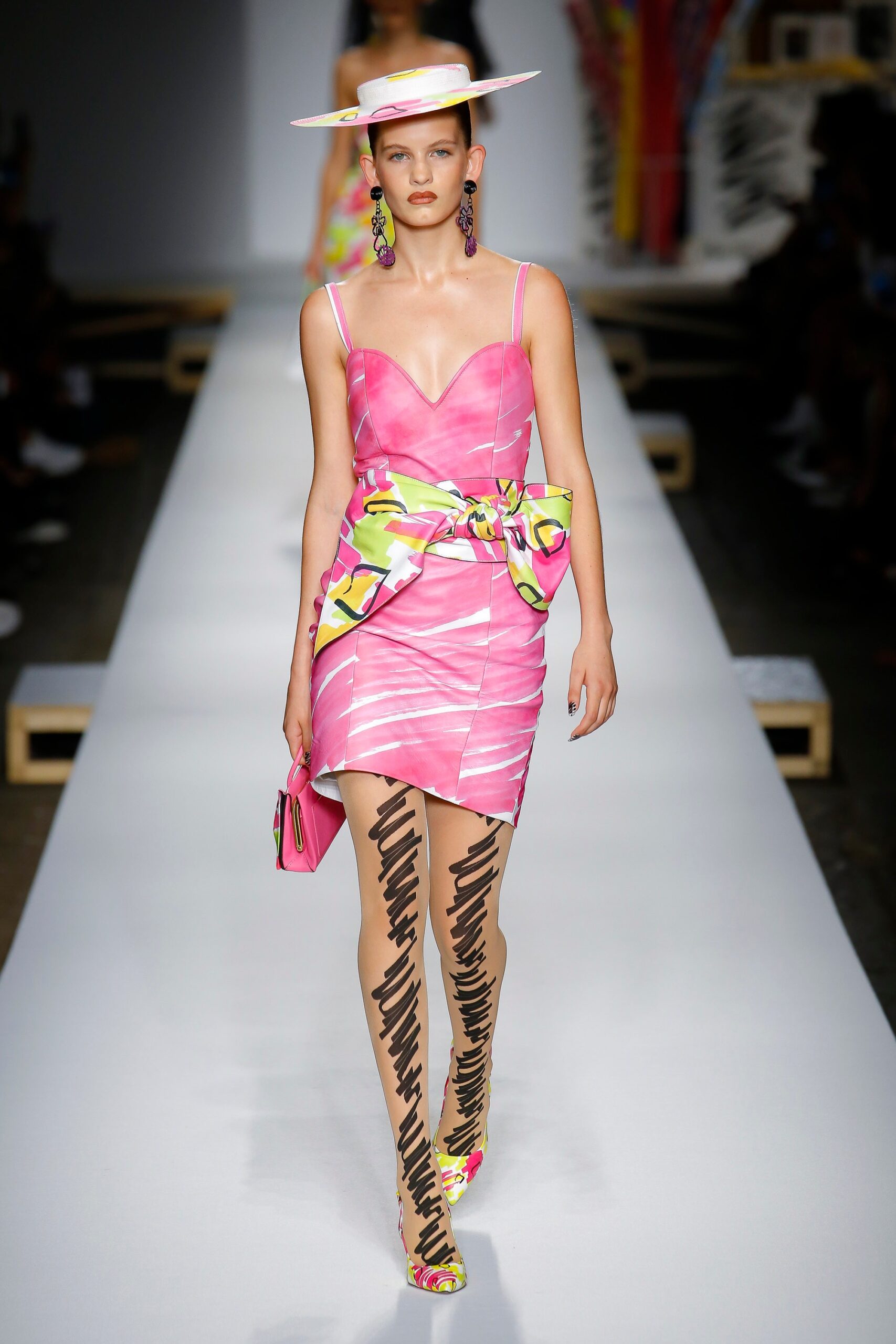 Moschino S/S 19 Look 14