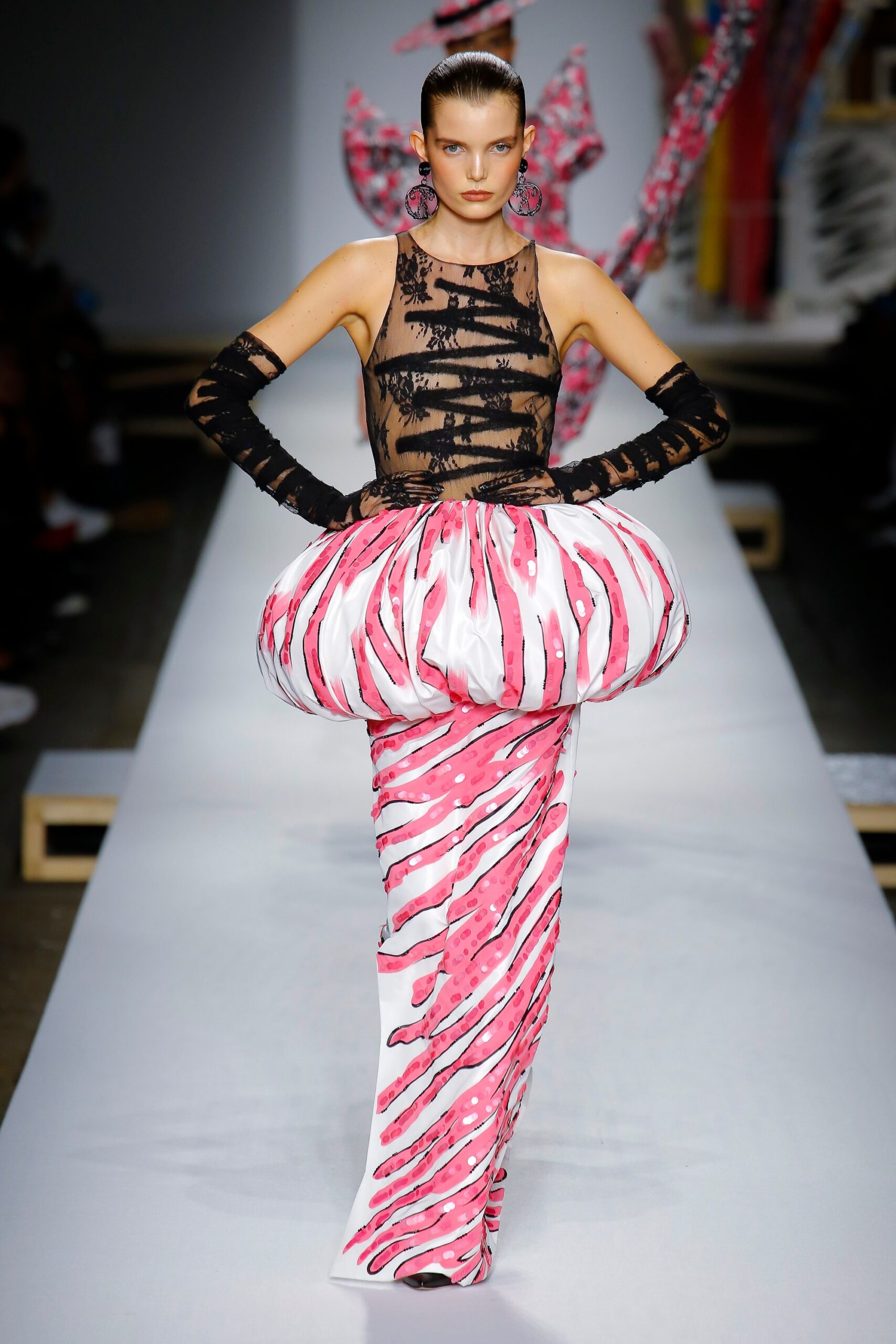 Moschino S/S 19 Look 16