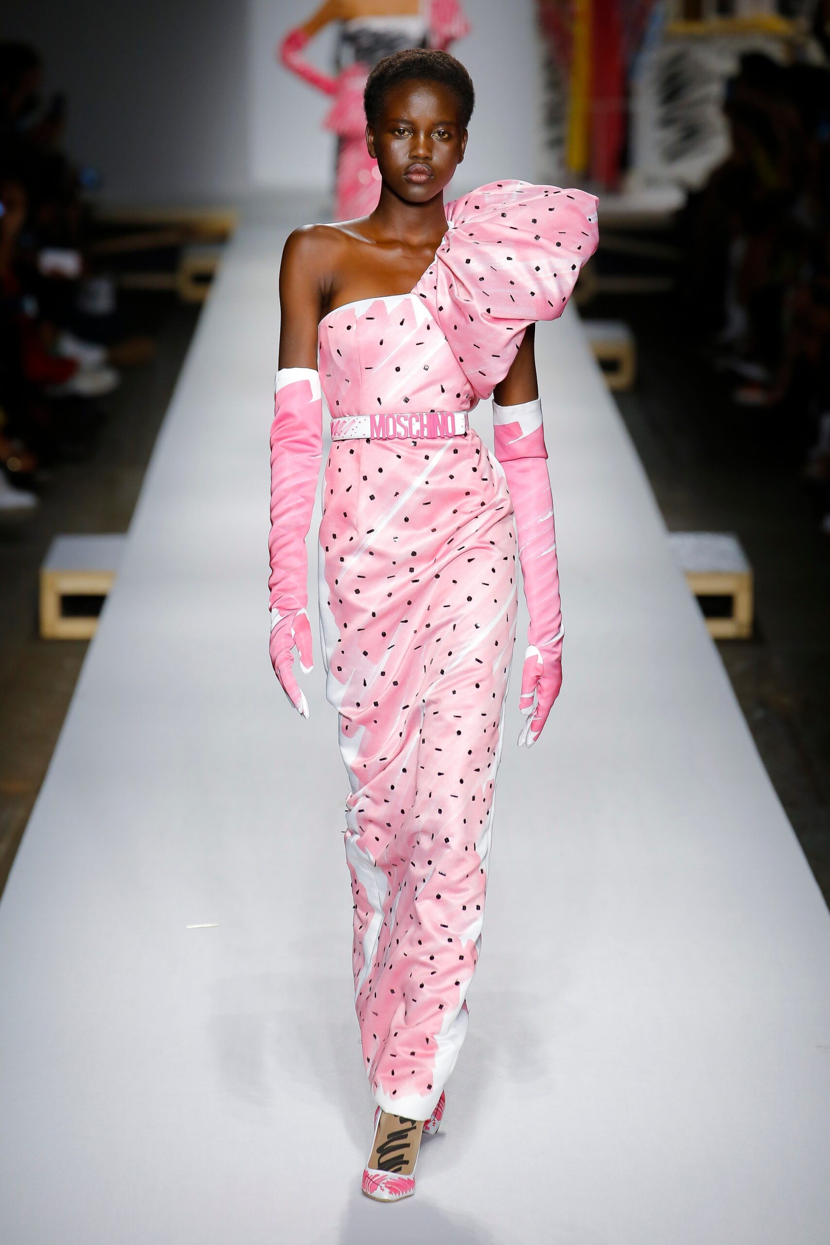 Moschino S/S 19 Look 19