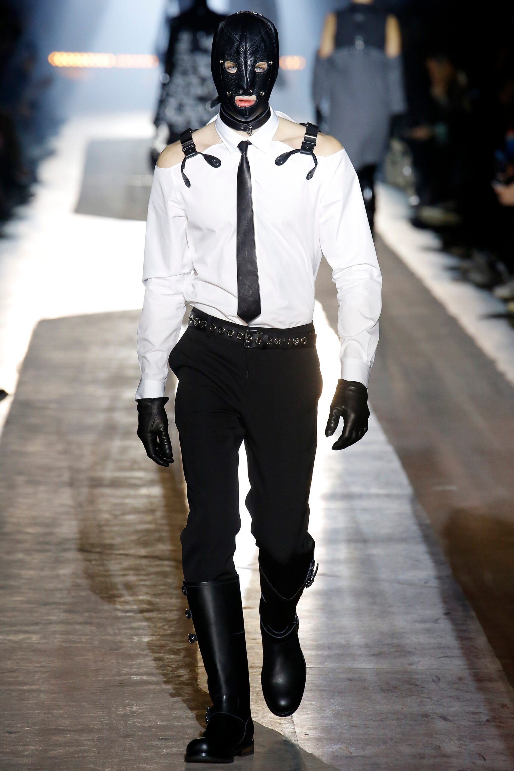 Moschino F/W 18 Menswear Look 4