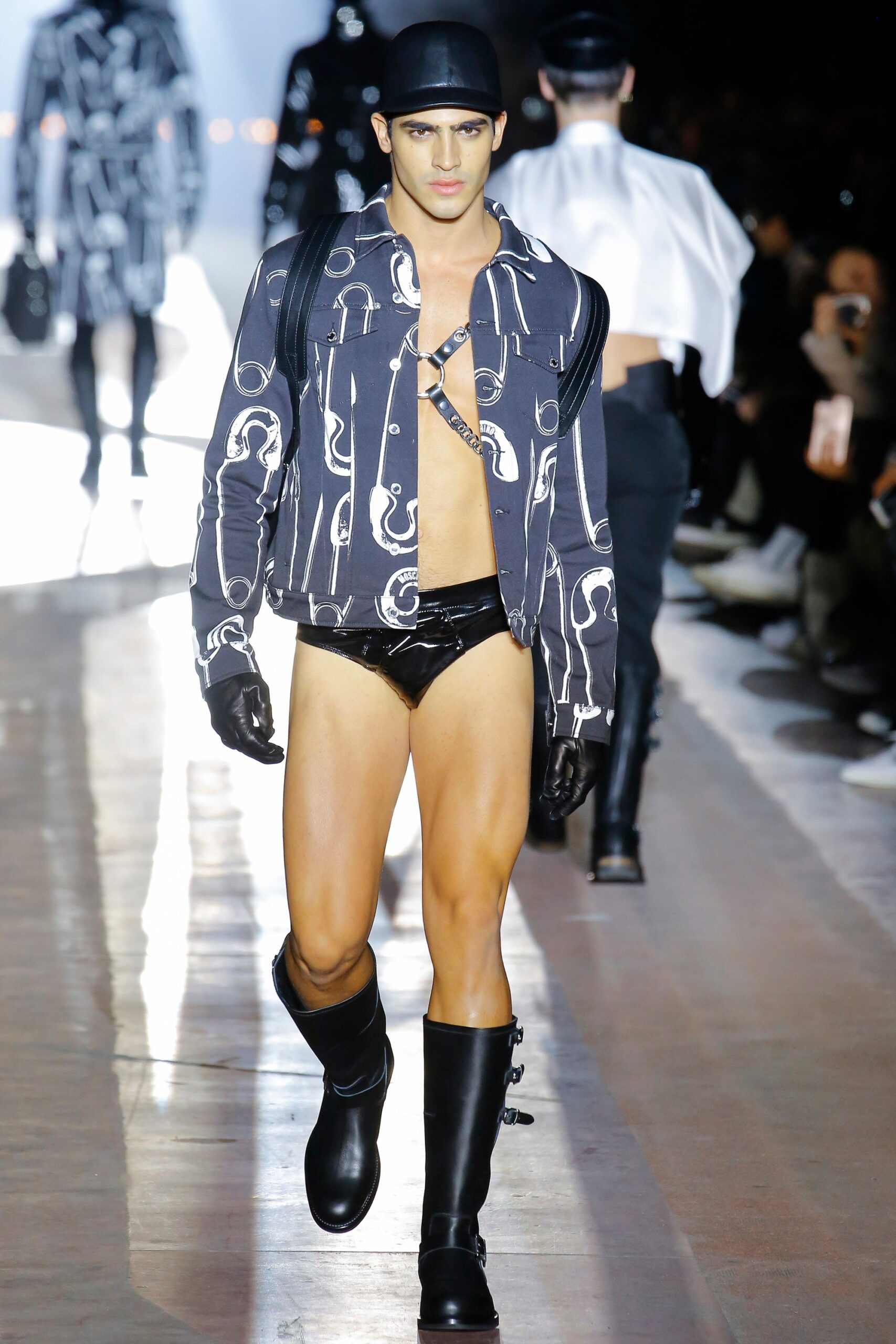 Moschino F/W 18 Menswear Look 7