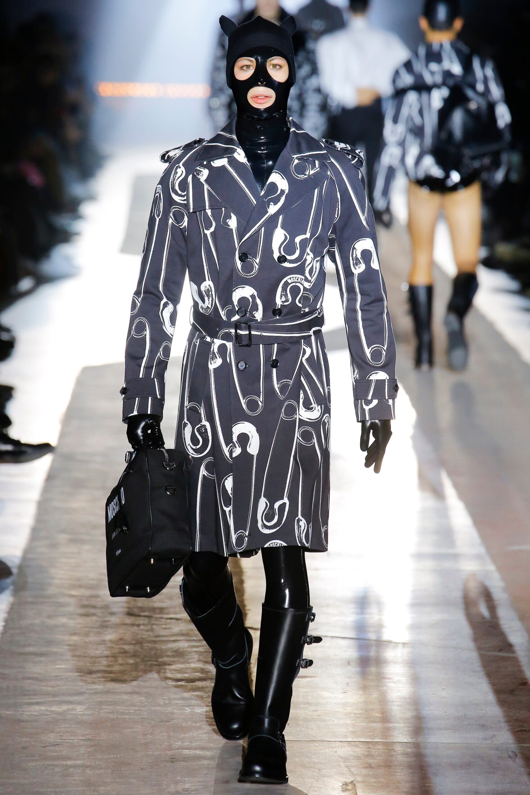 Moschino F/W 18 Menswear Look 8