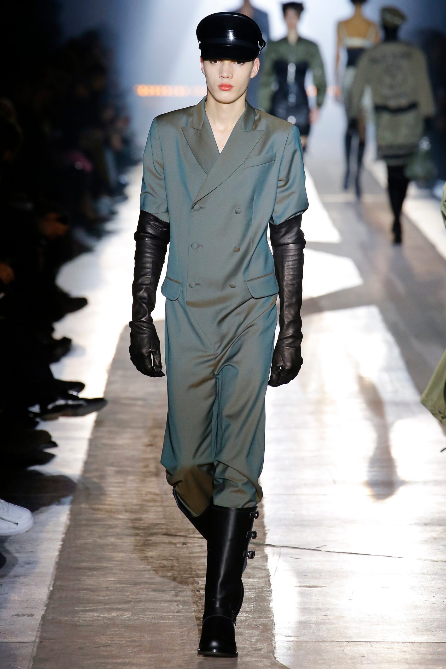 Moschino F/W 18 Menswear Look 23