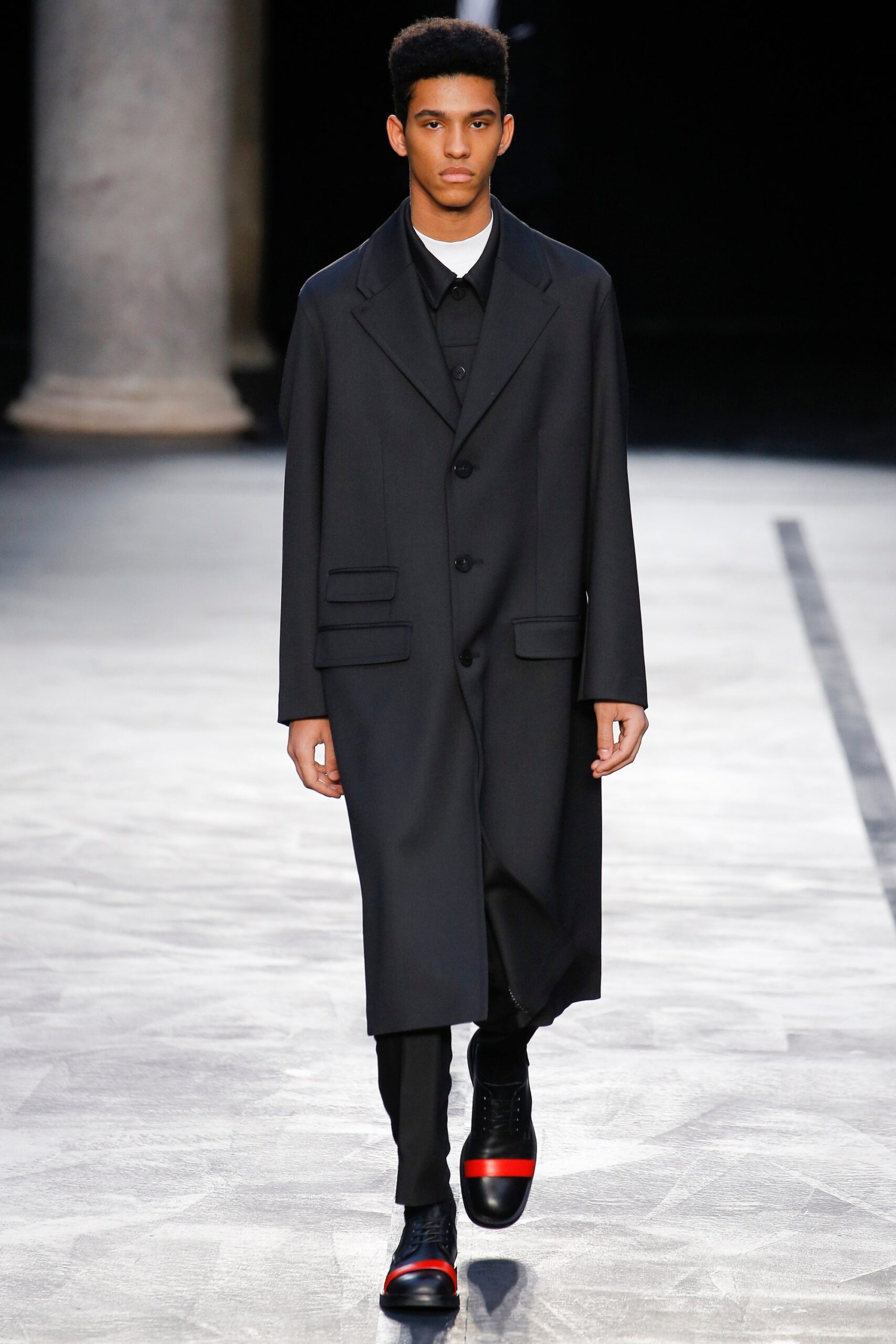 Neil Barrett F/W 17 Menswear Look 1