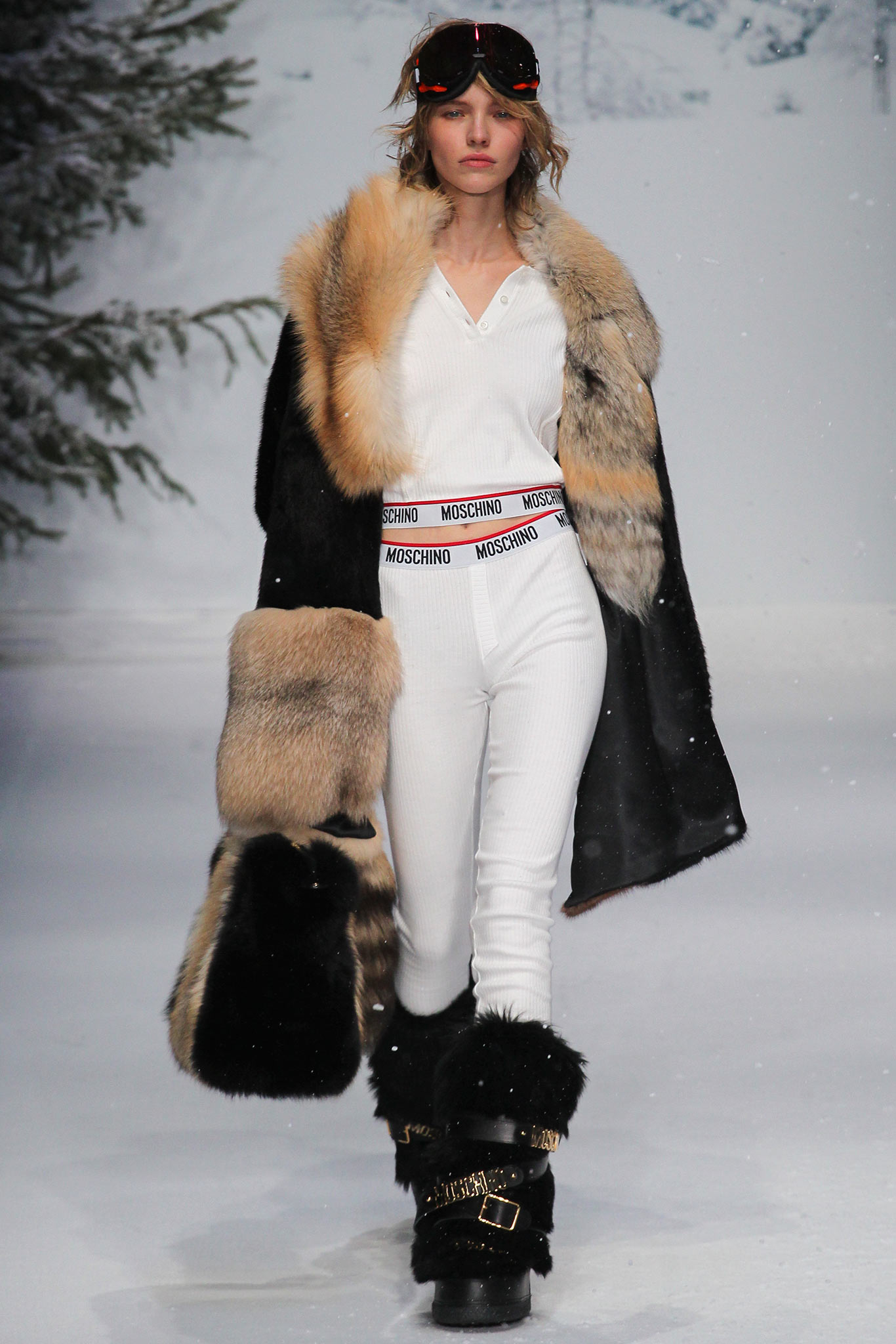 Moschino F/W 15 Menswear Look 1