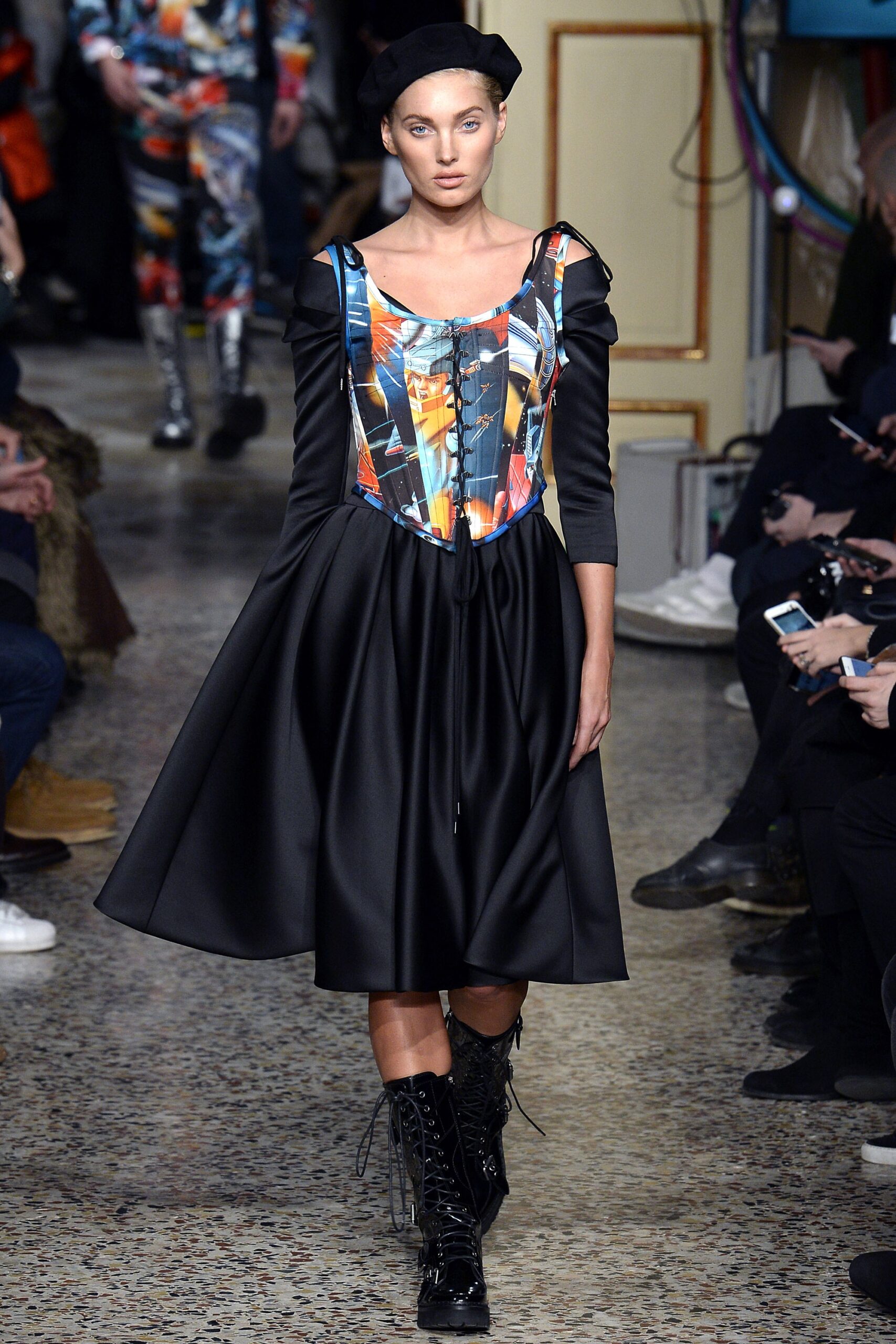 Moschino F/W 17 Look 5