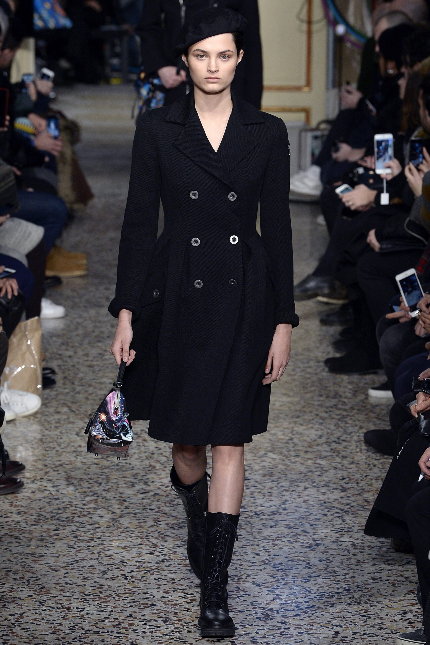 Moschino F/W 17 Look 7