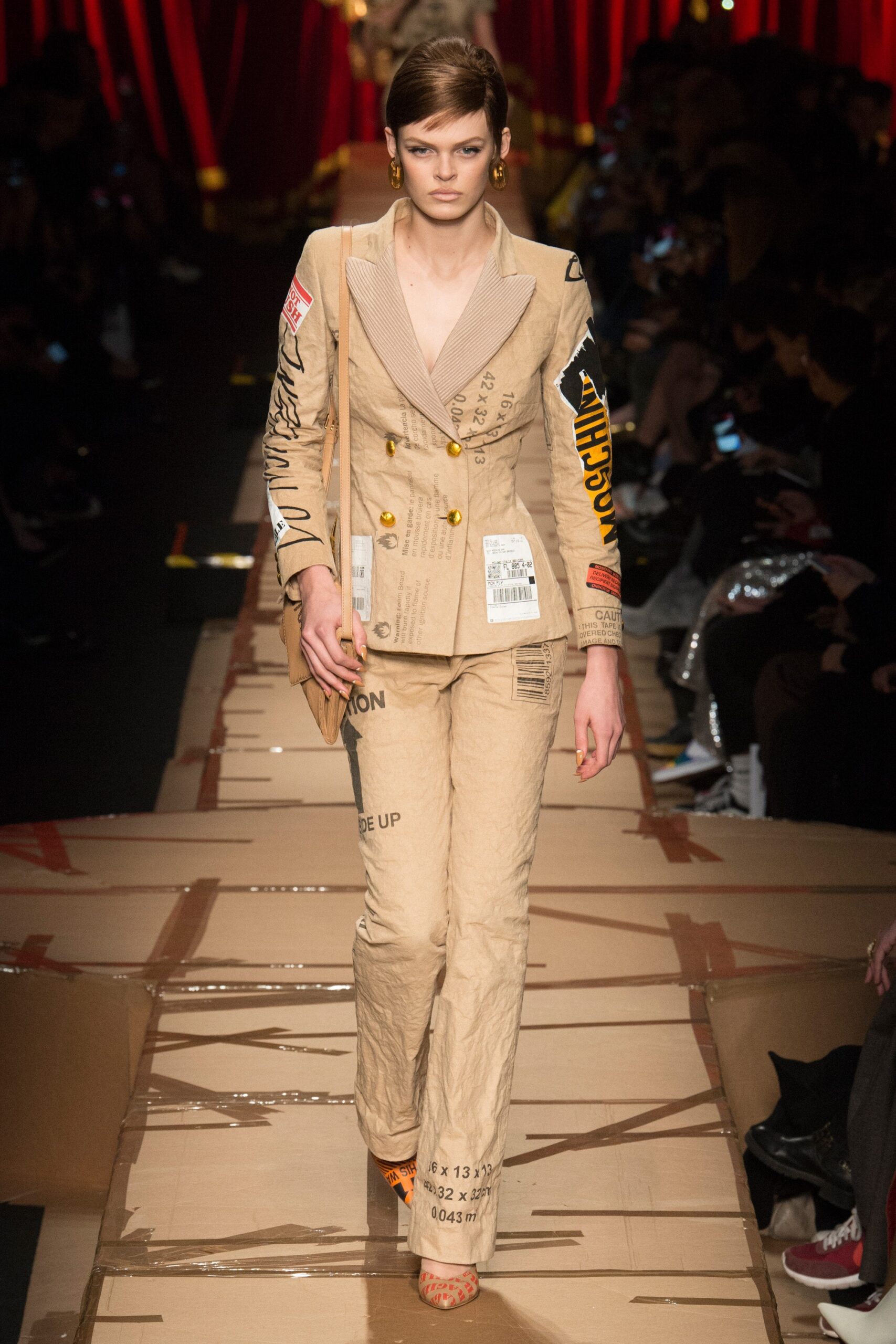 Moschino F/W 17 Look 2
