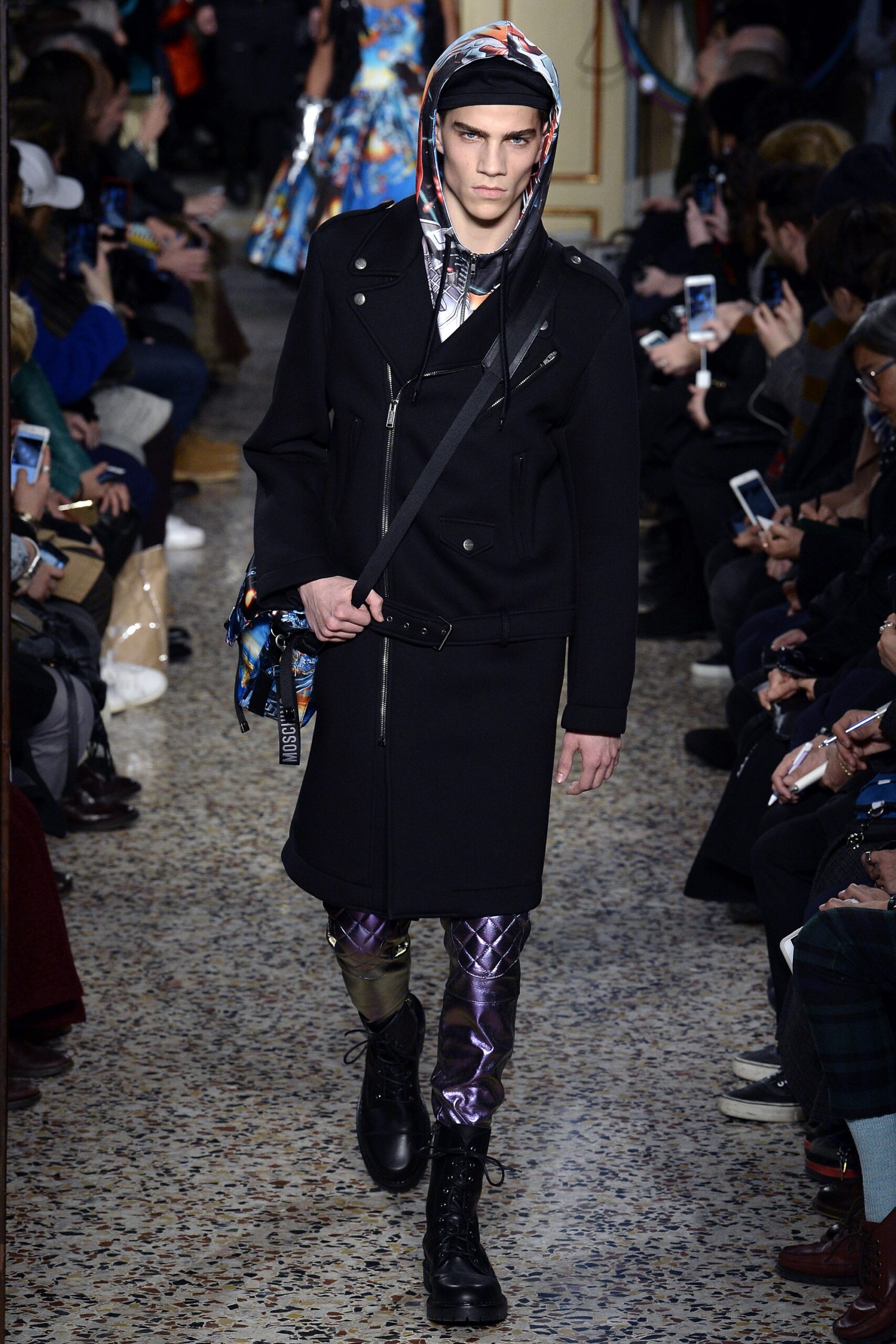 Moschino F/W 17 Look 8