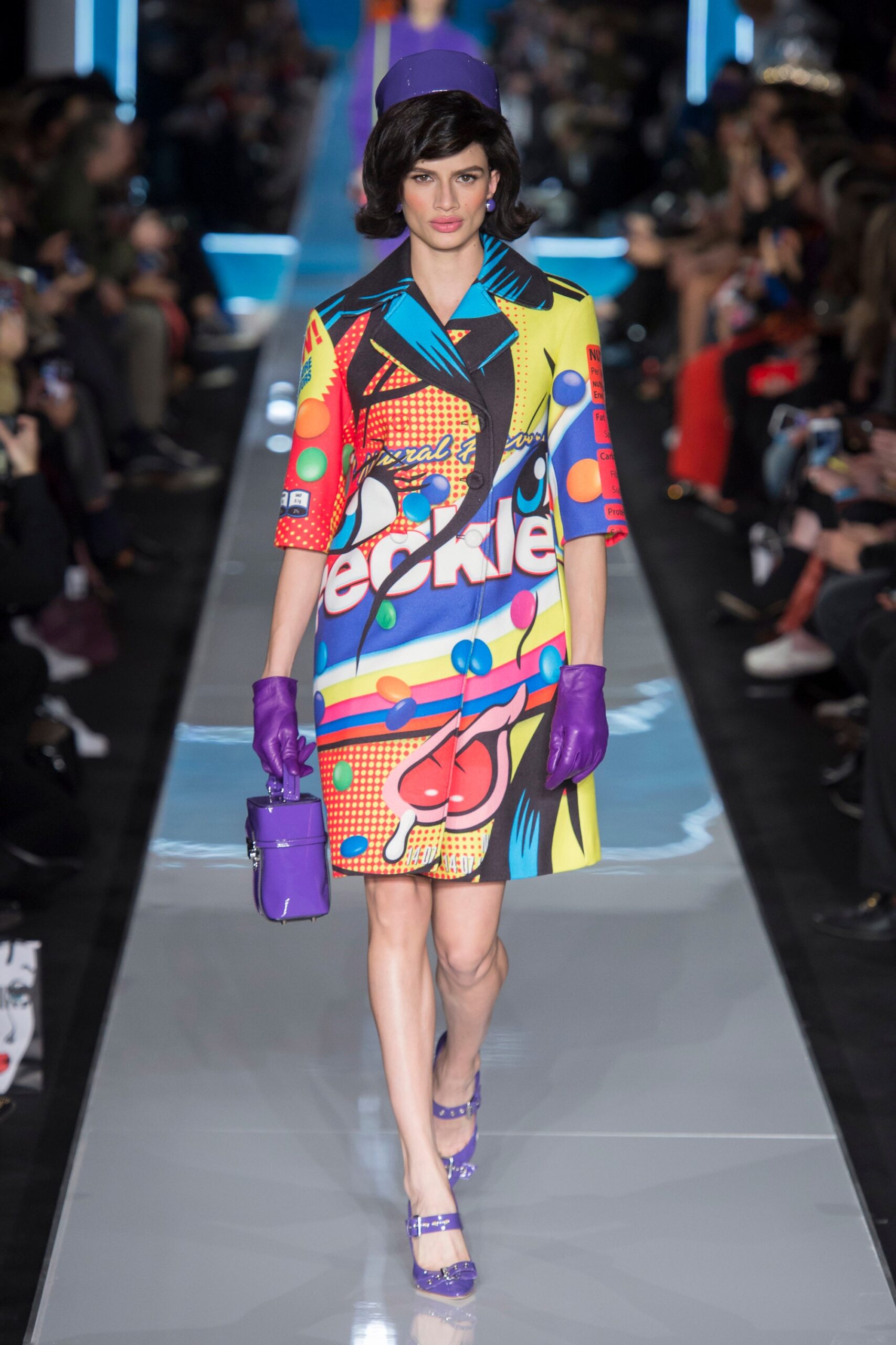 Moschino F/W 18 Look 6