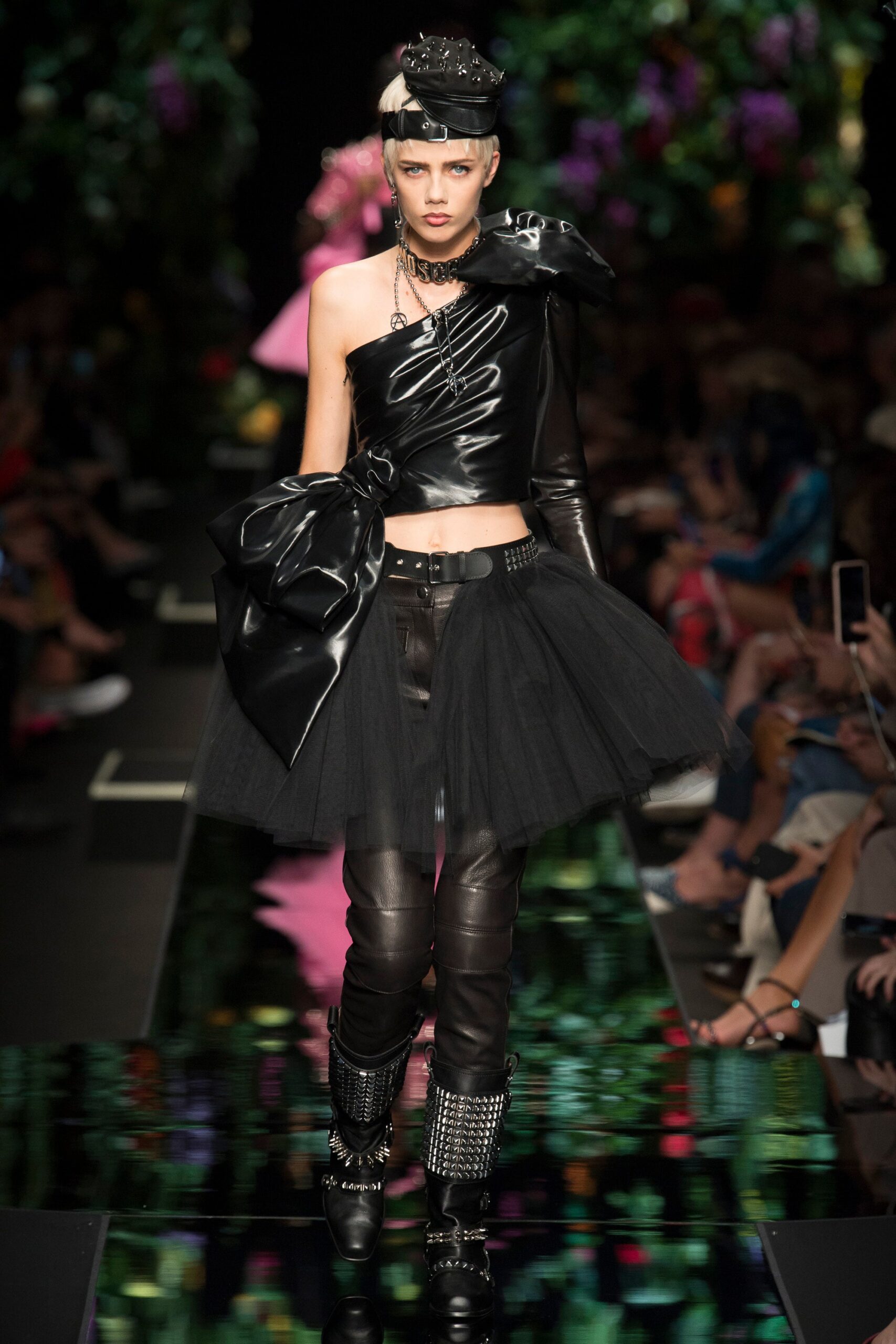 Moschino S/S 18 Look 8