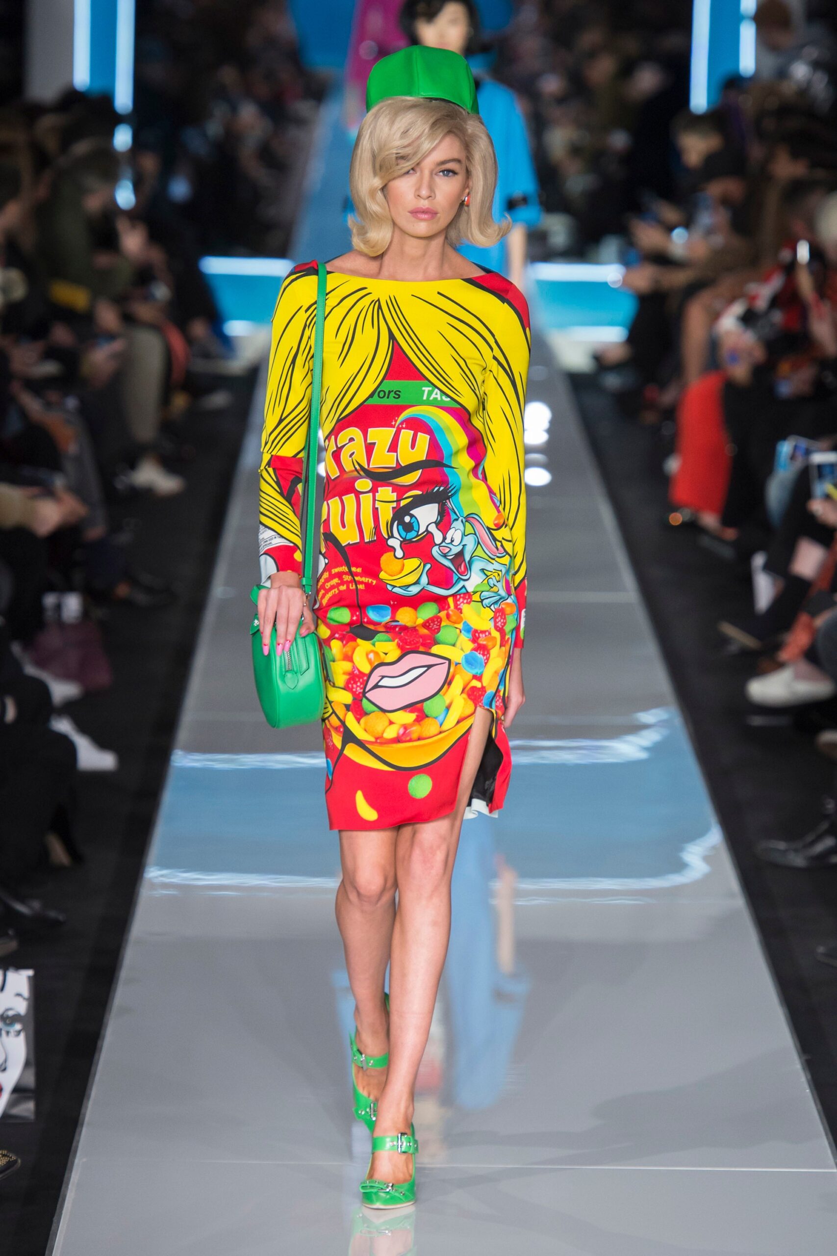 Moschino F/W 18 Look 9