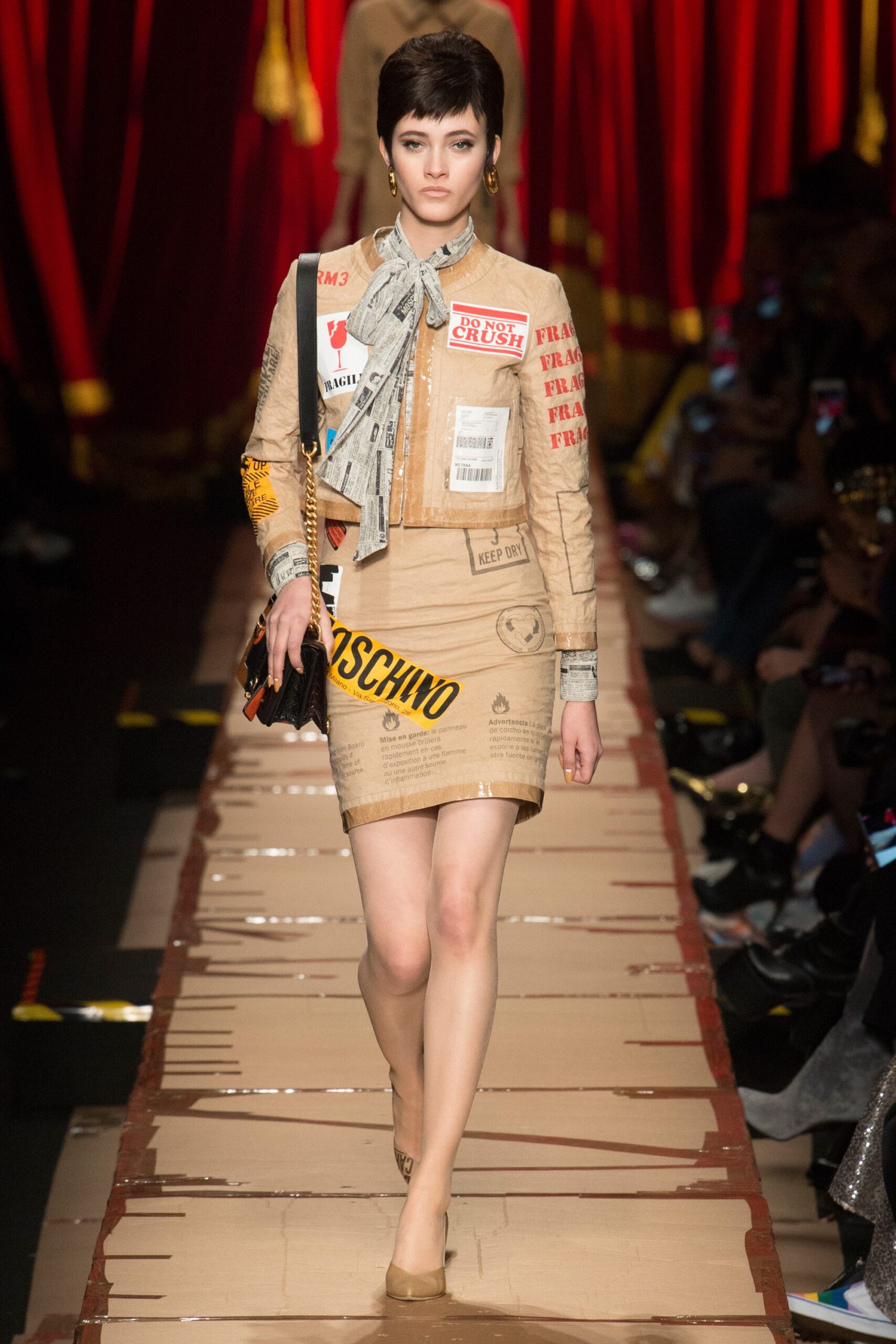 Moschino F/W 17 Look 3