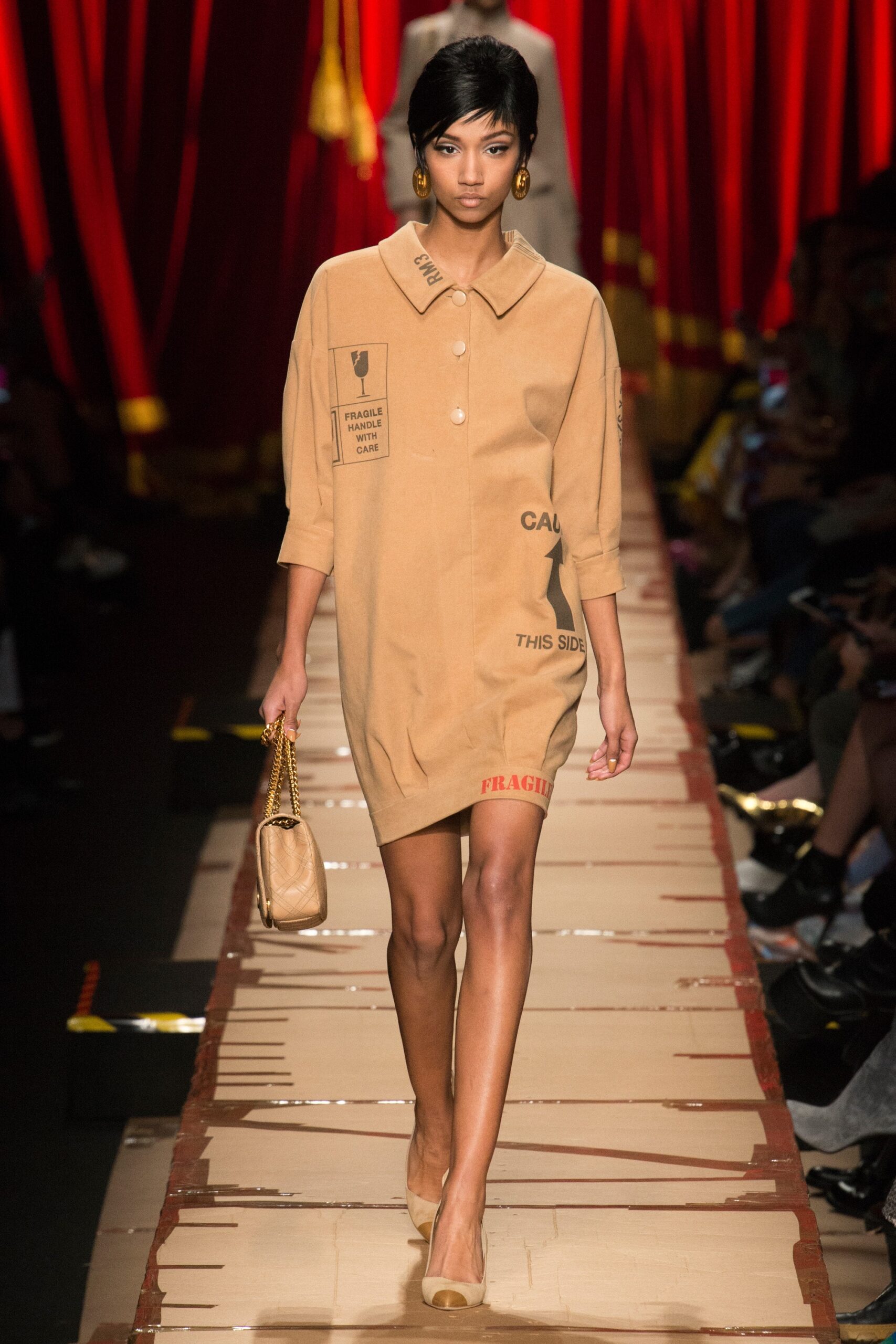 Moschino F/W 17 Look 4