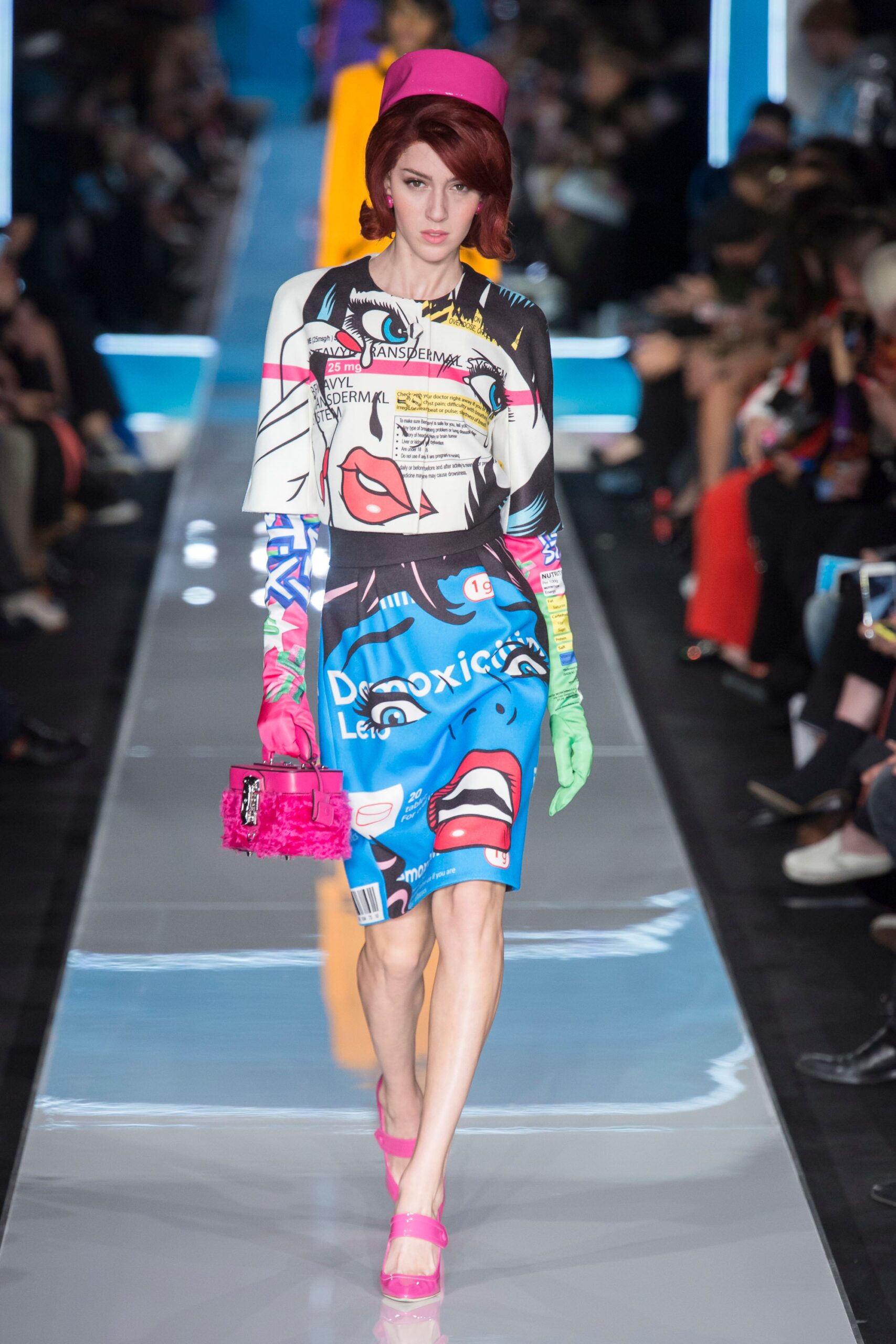 Moschino F/W 18 Look 11