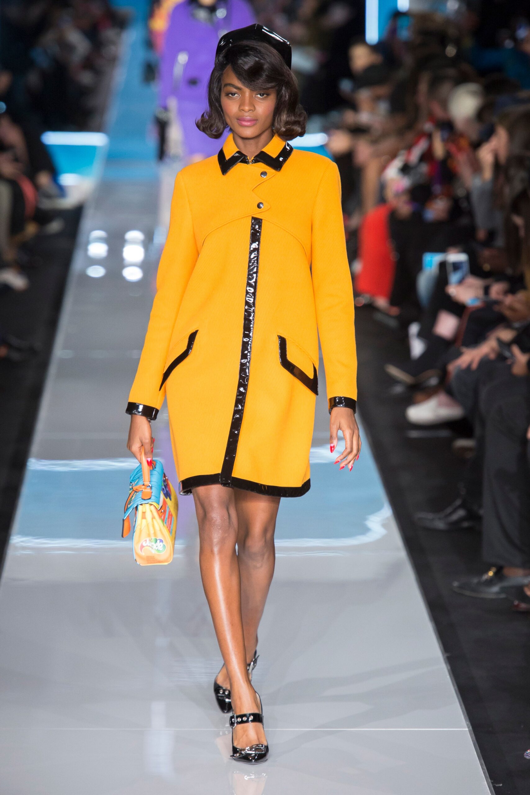 Moschino F/W 18 Look 12