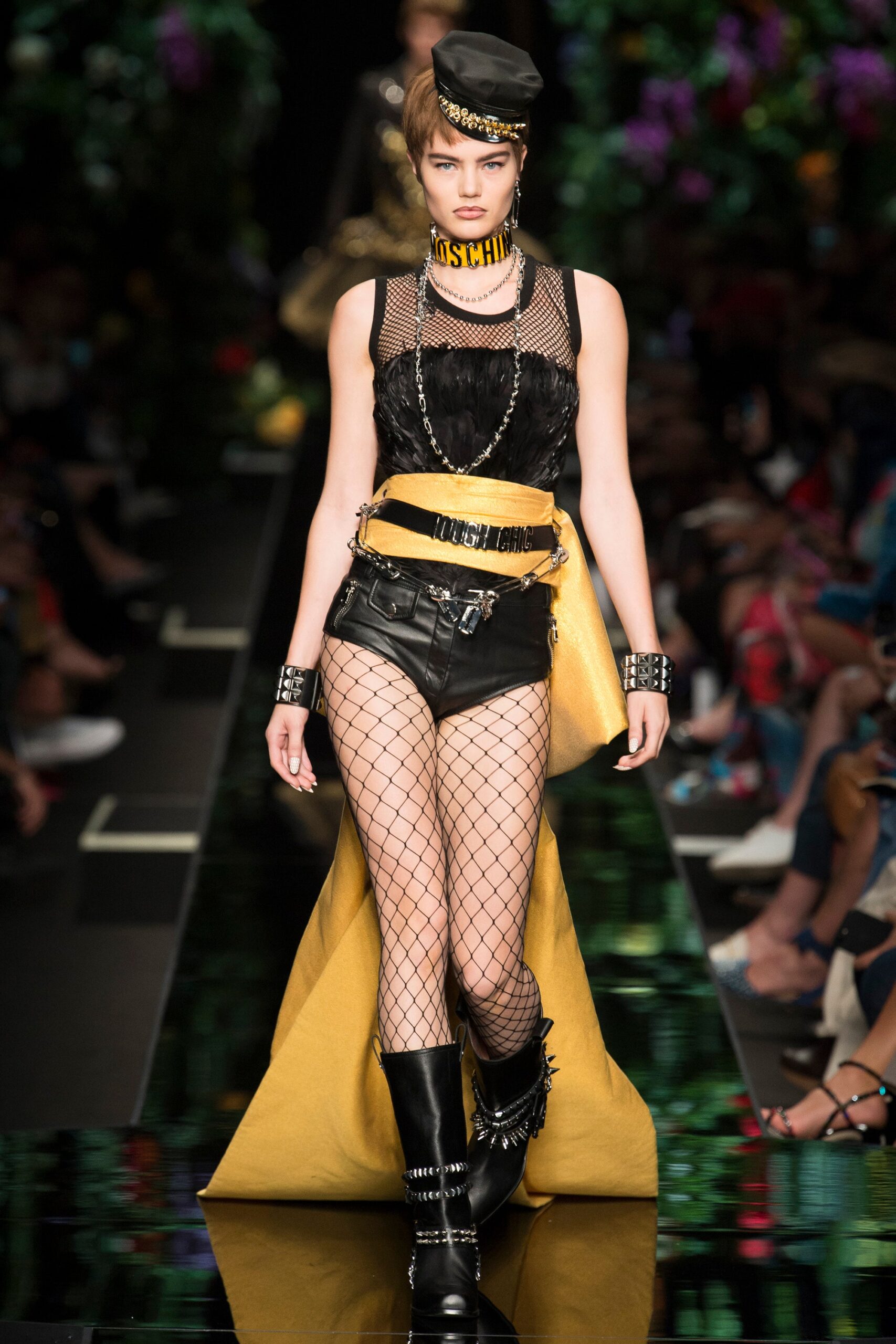 Moschino S/S 18 Look 14