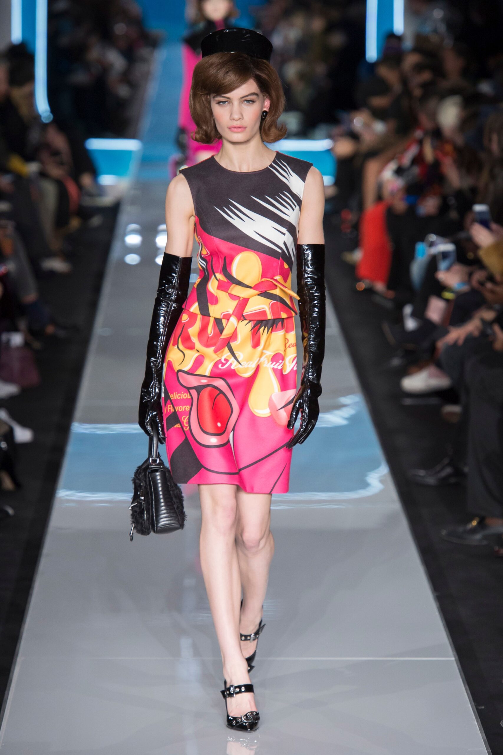 Moschino F/W 18 Look 14