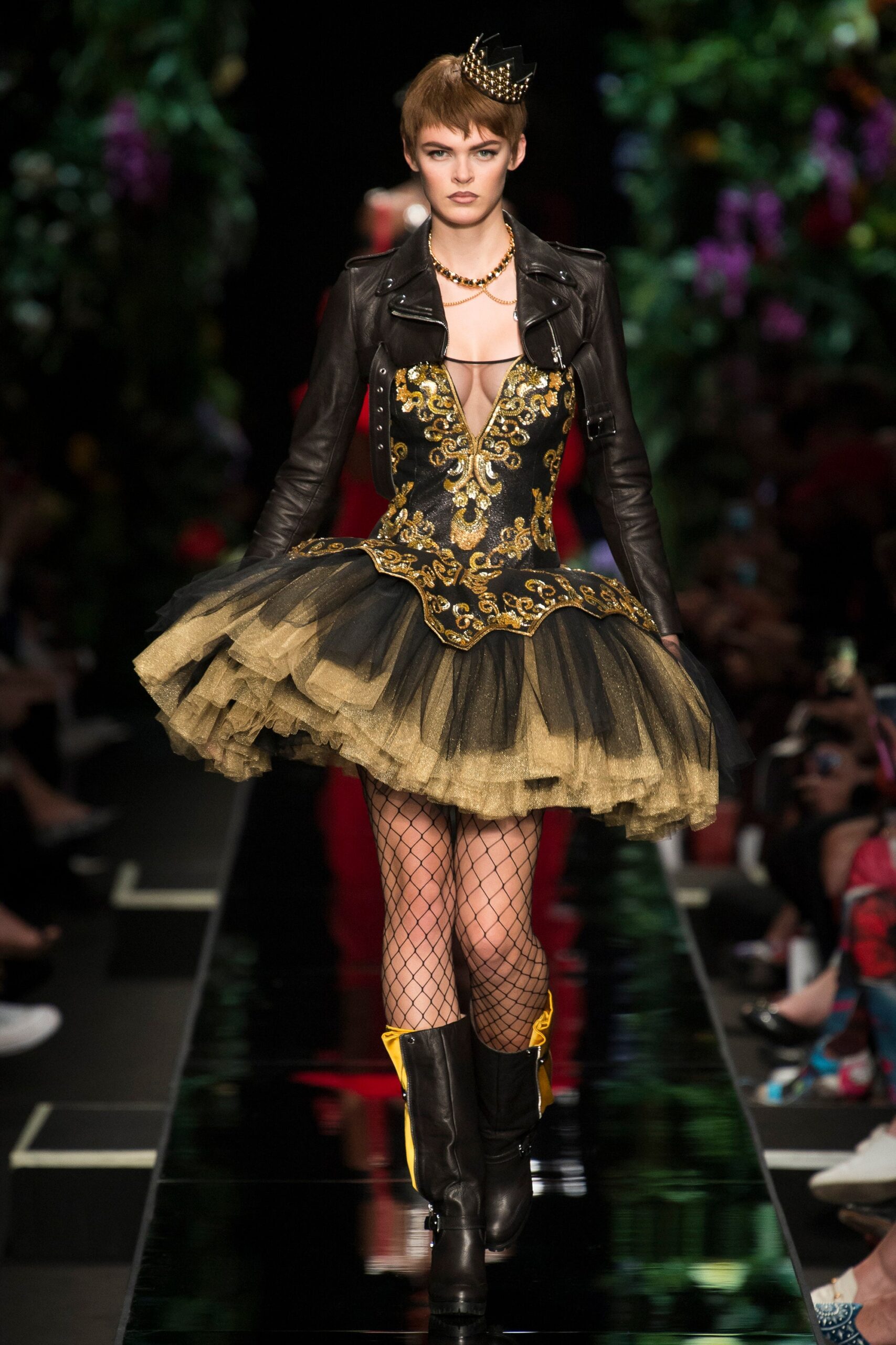 Moschino S/S 18 Look 15