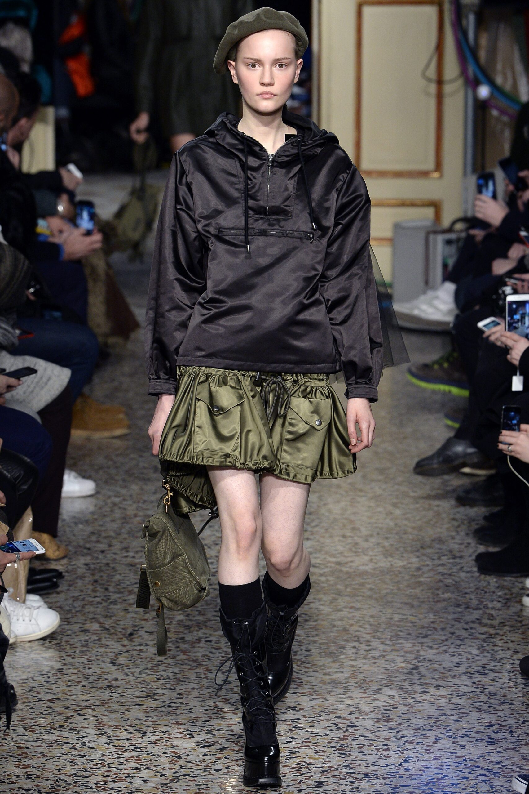 Moschino F/W 17 Look 18