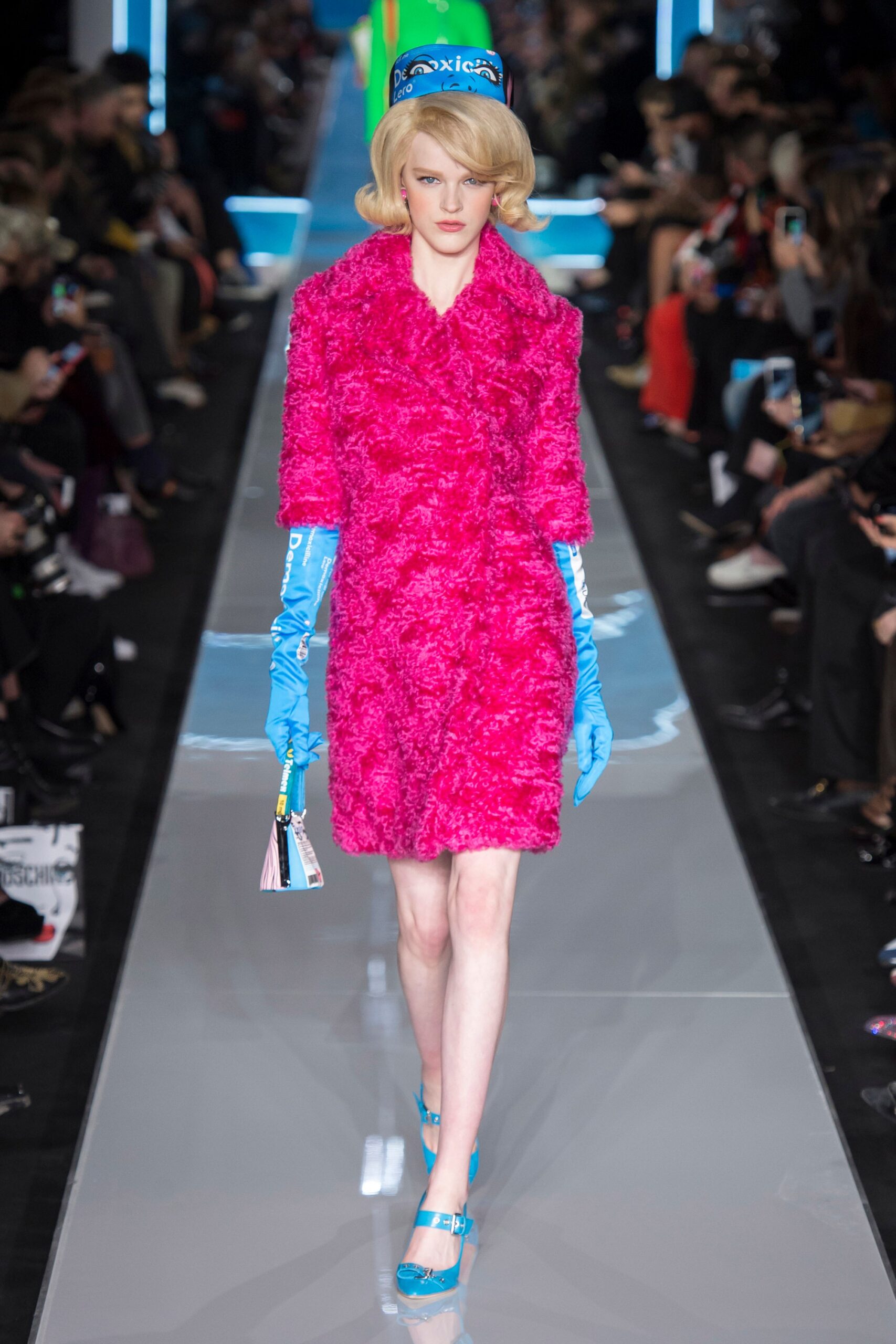 Moschino F/W 18 Look 17