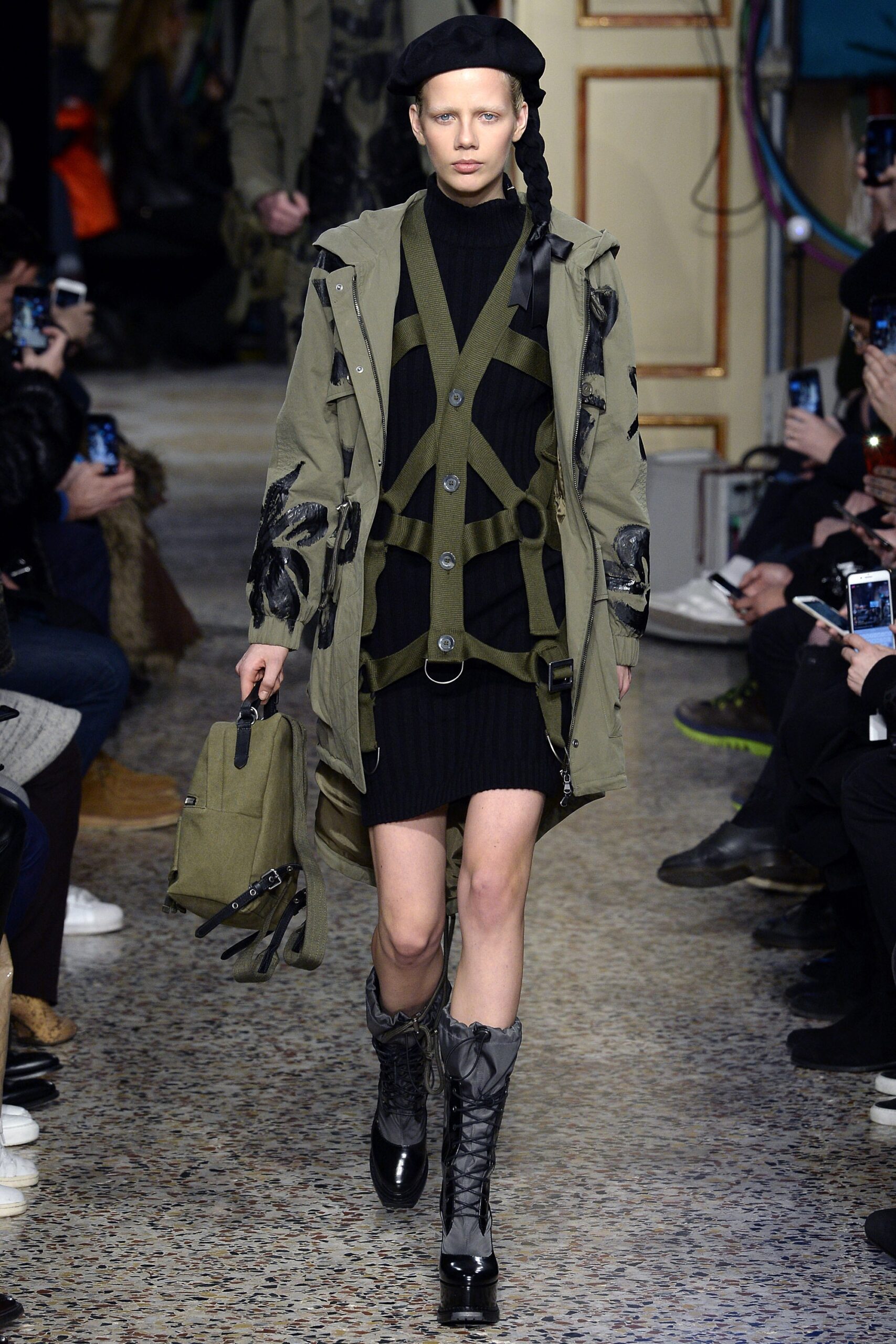 Moschino F/W 17 Look 21