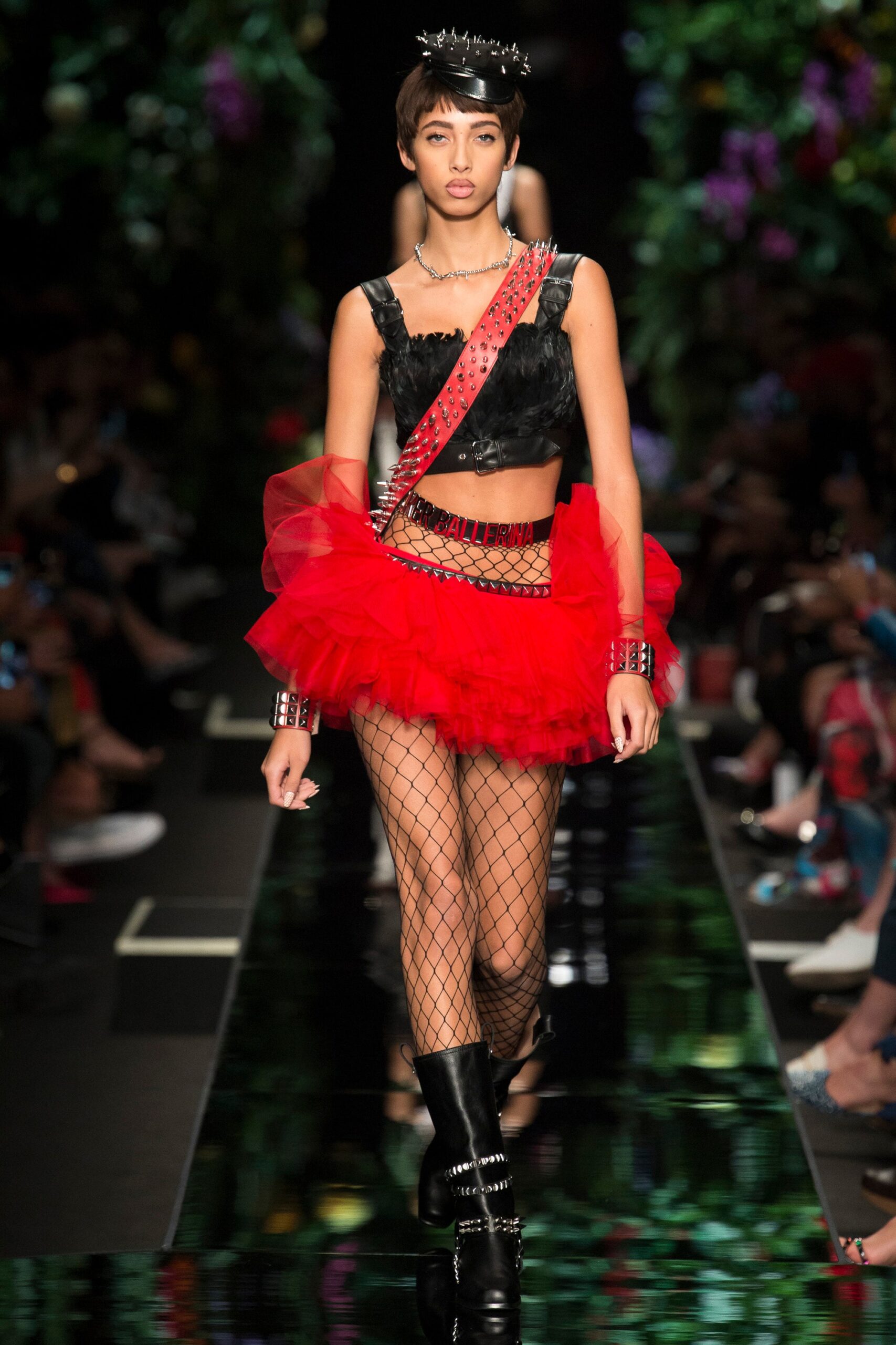 Moschino S/S 18 Look 19