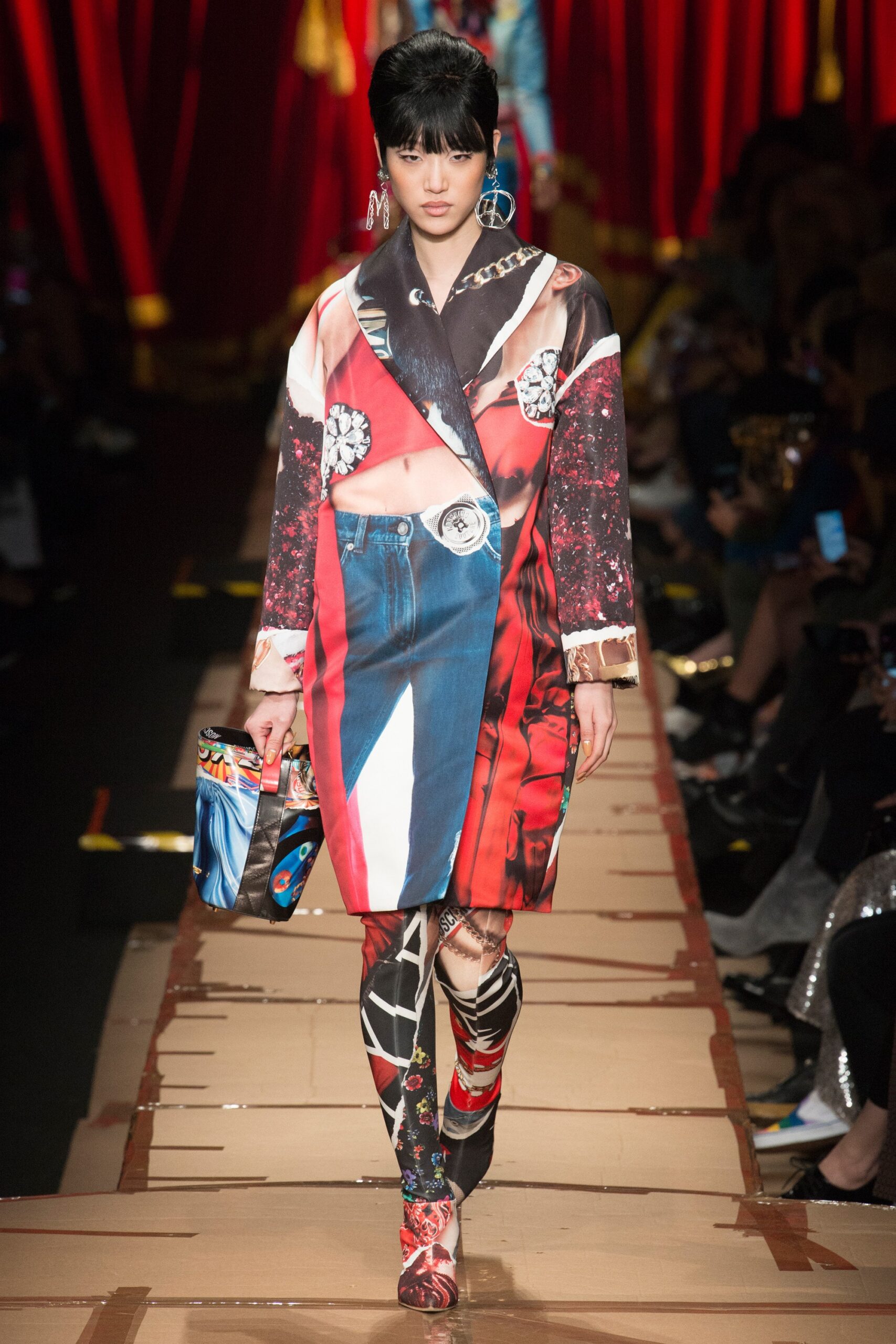 Moschino F/W 17 Look 12
