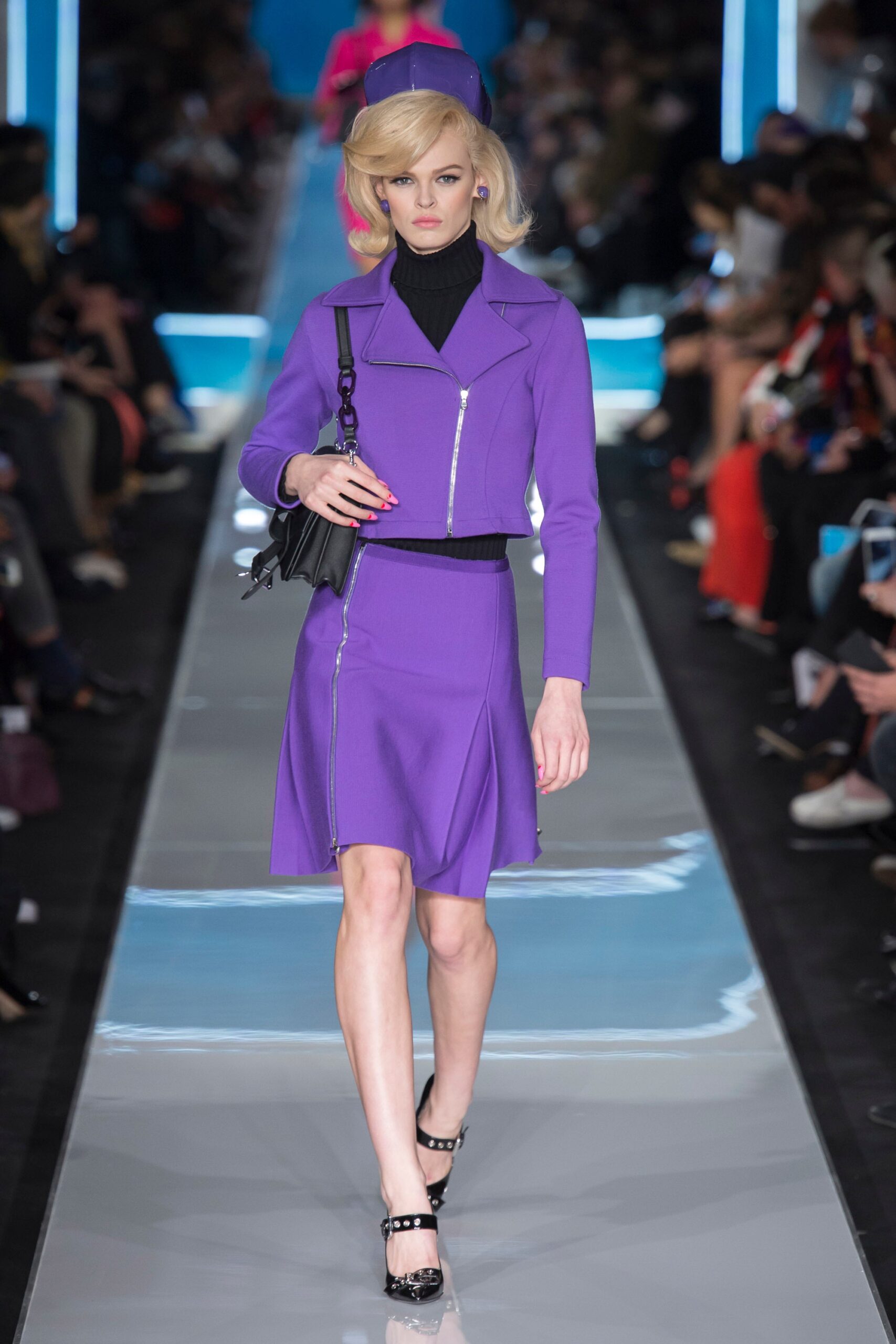 Moschino F/W 18 Look 20