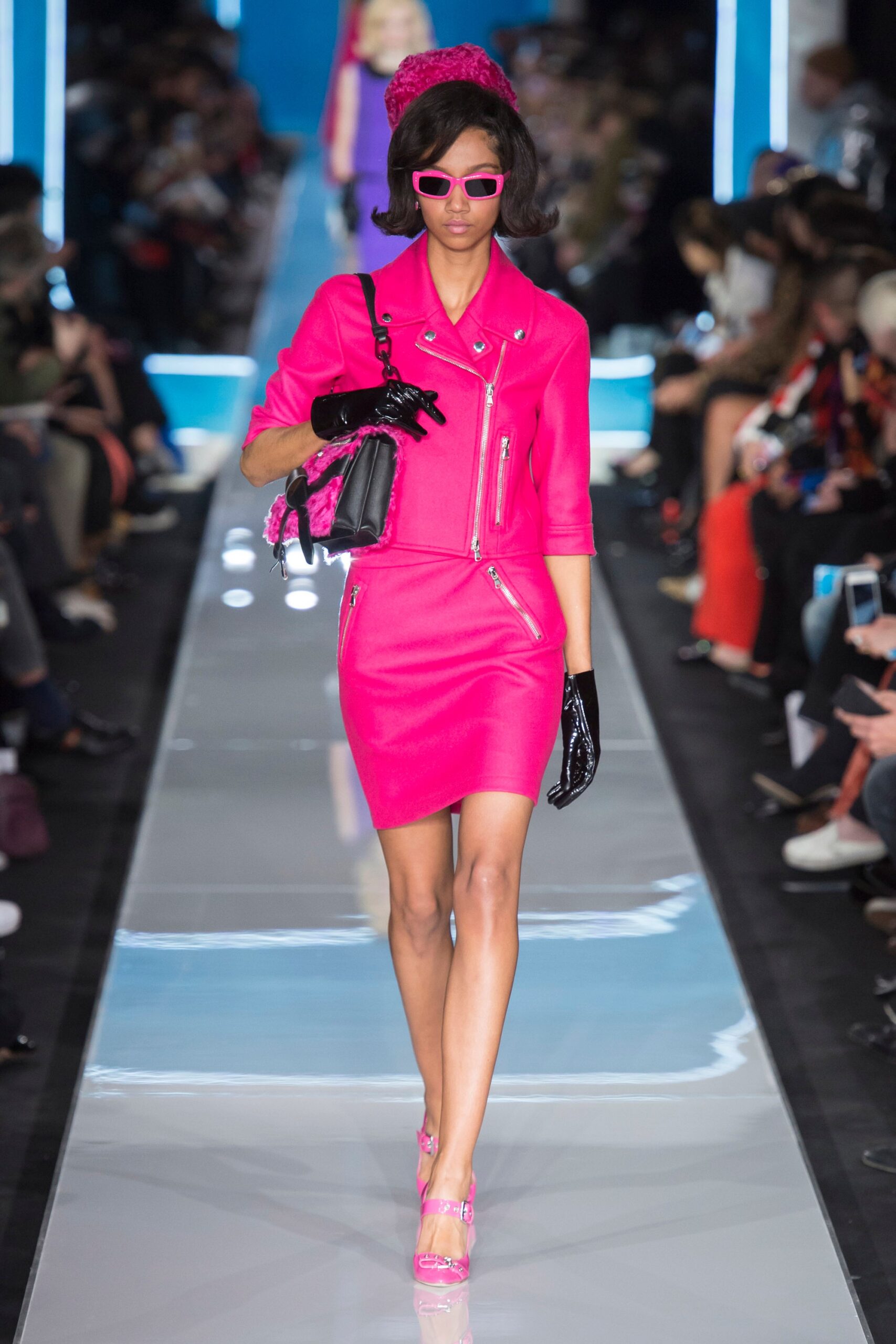 Moschino F/W 18 Look 21