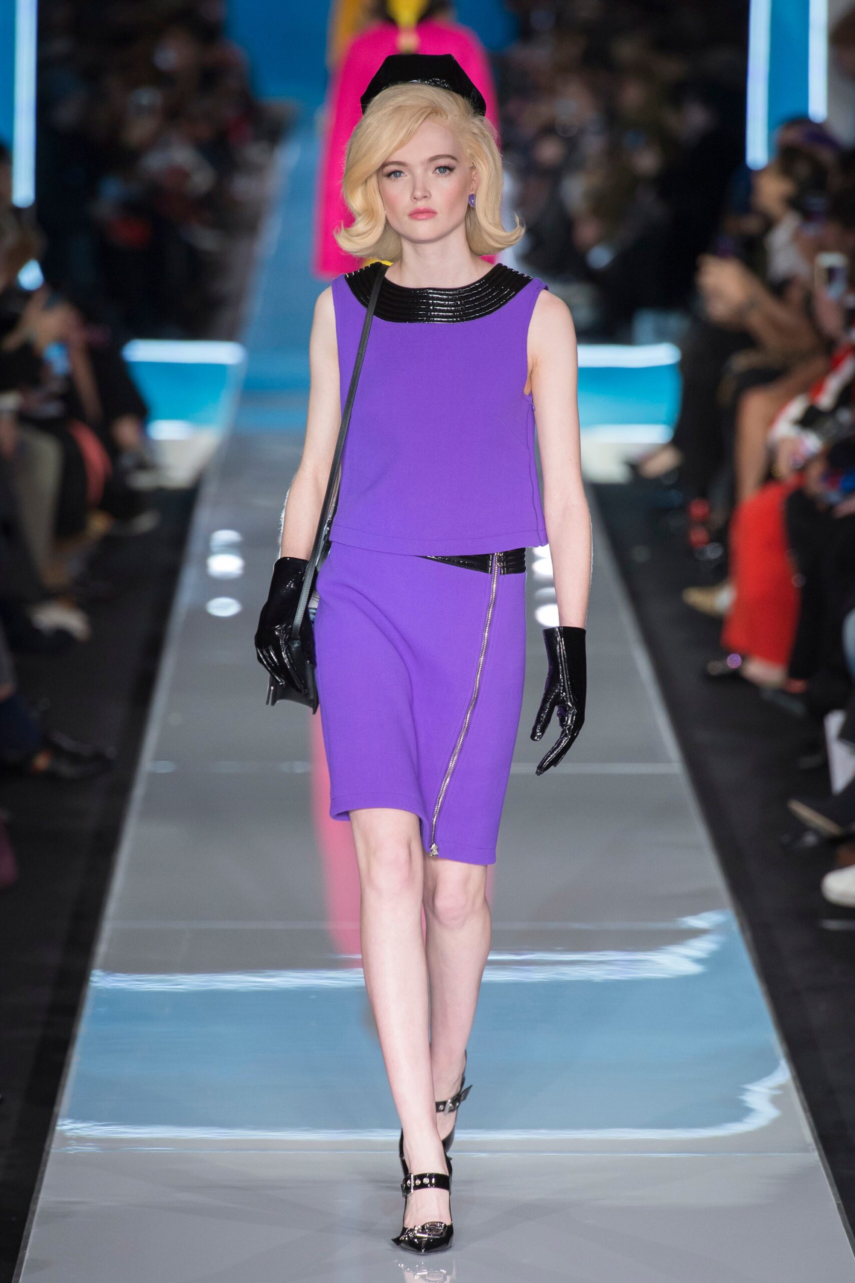 Moschino F/W 18 Look 22