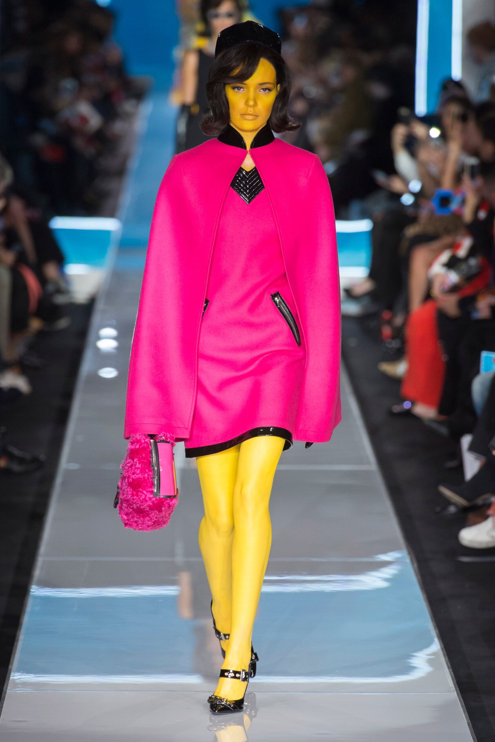Moschino F/W 18 Look 23