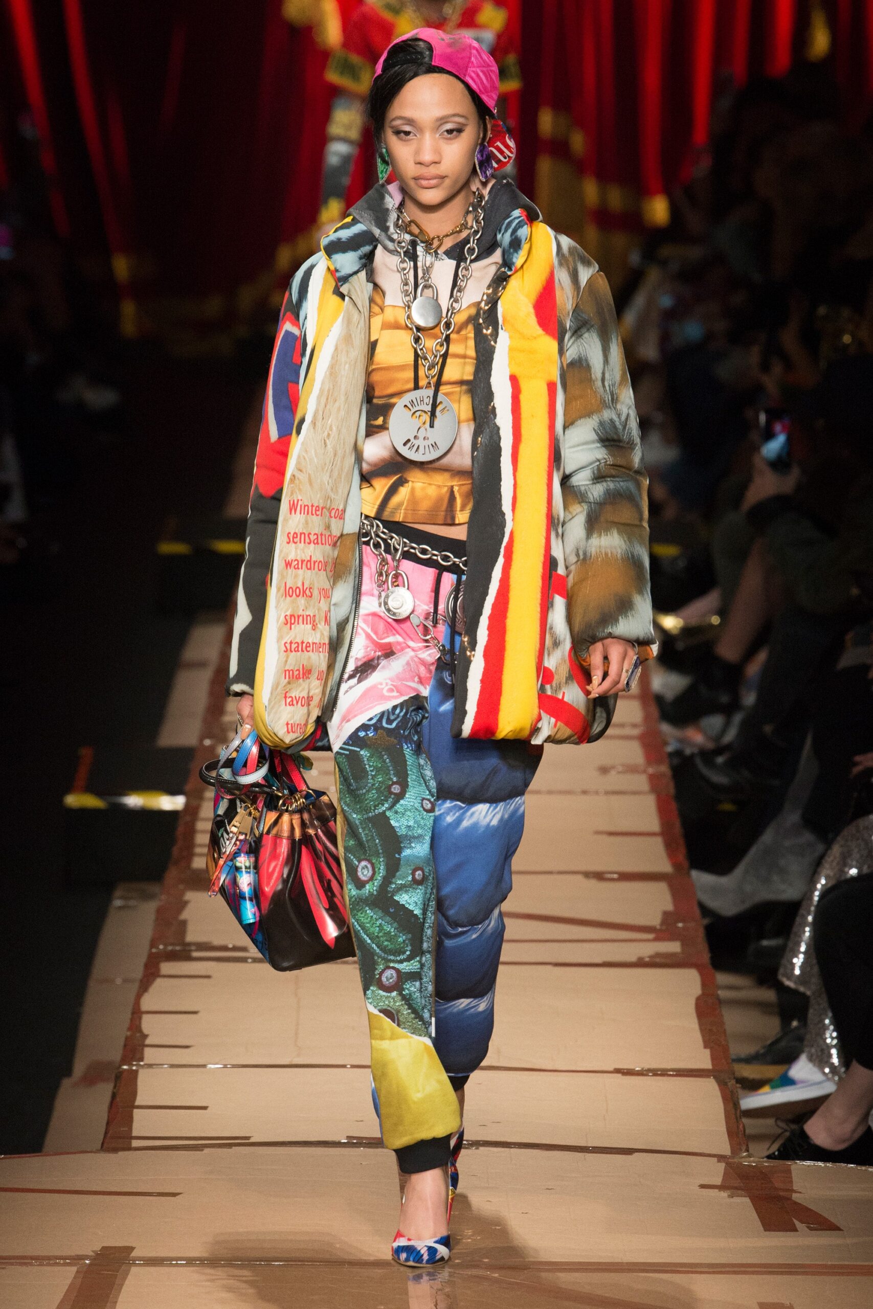Moschino F/W 17 Look 15