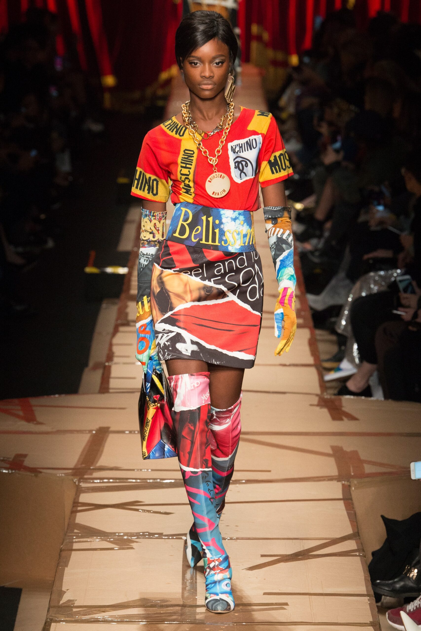 Moschino F/W 17 Look 16