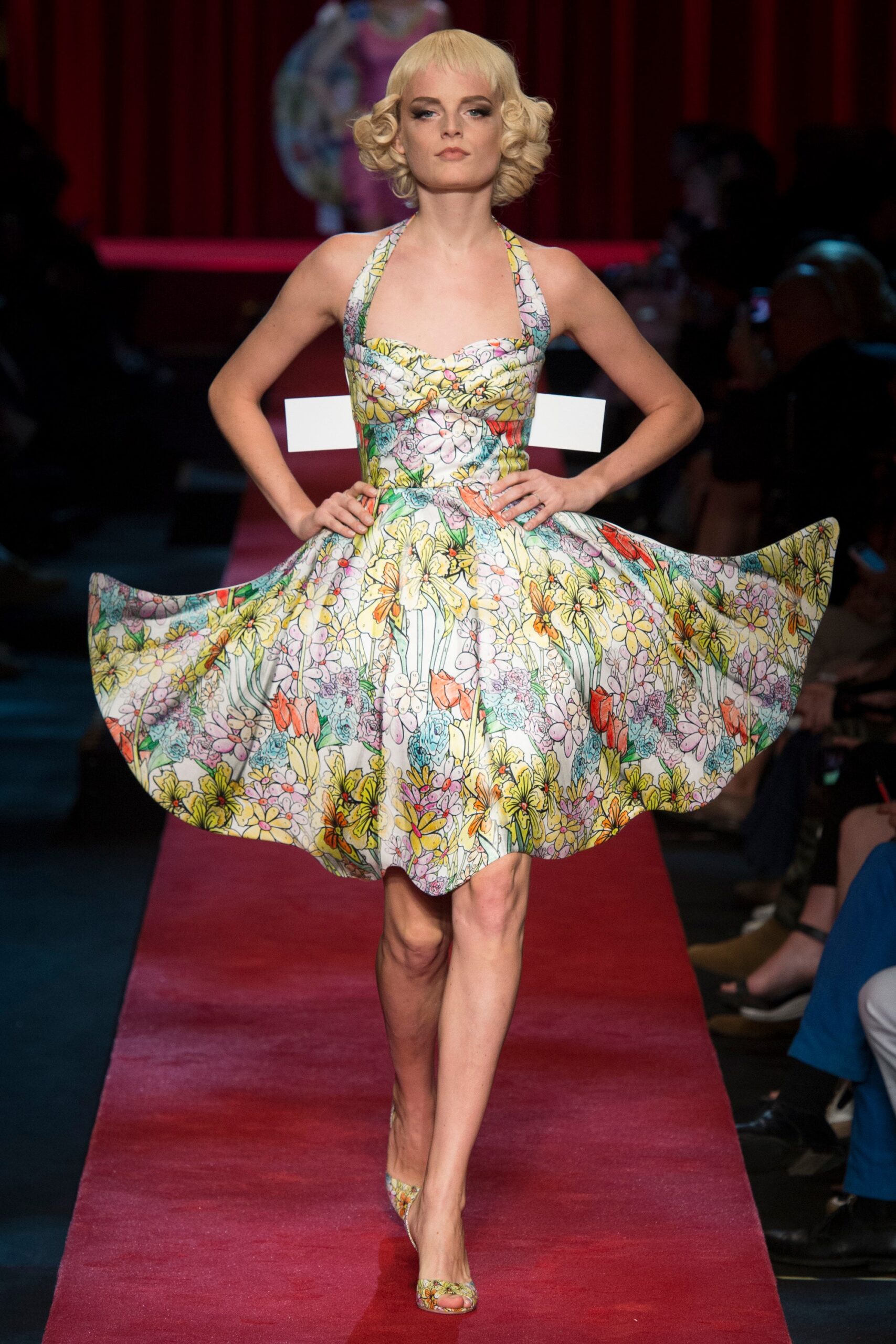 Moschino S/S 17 Look 8