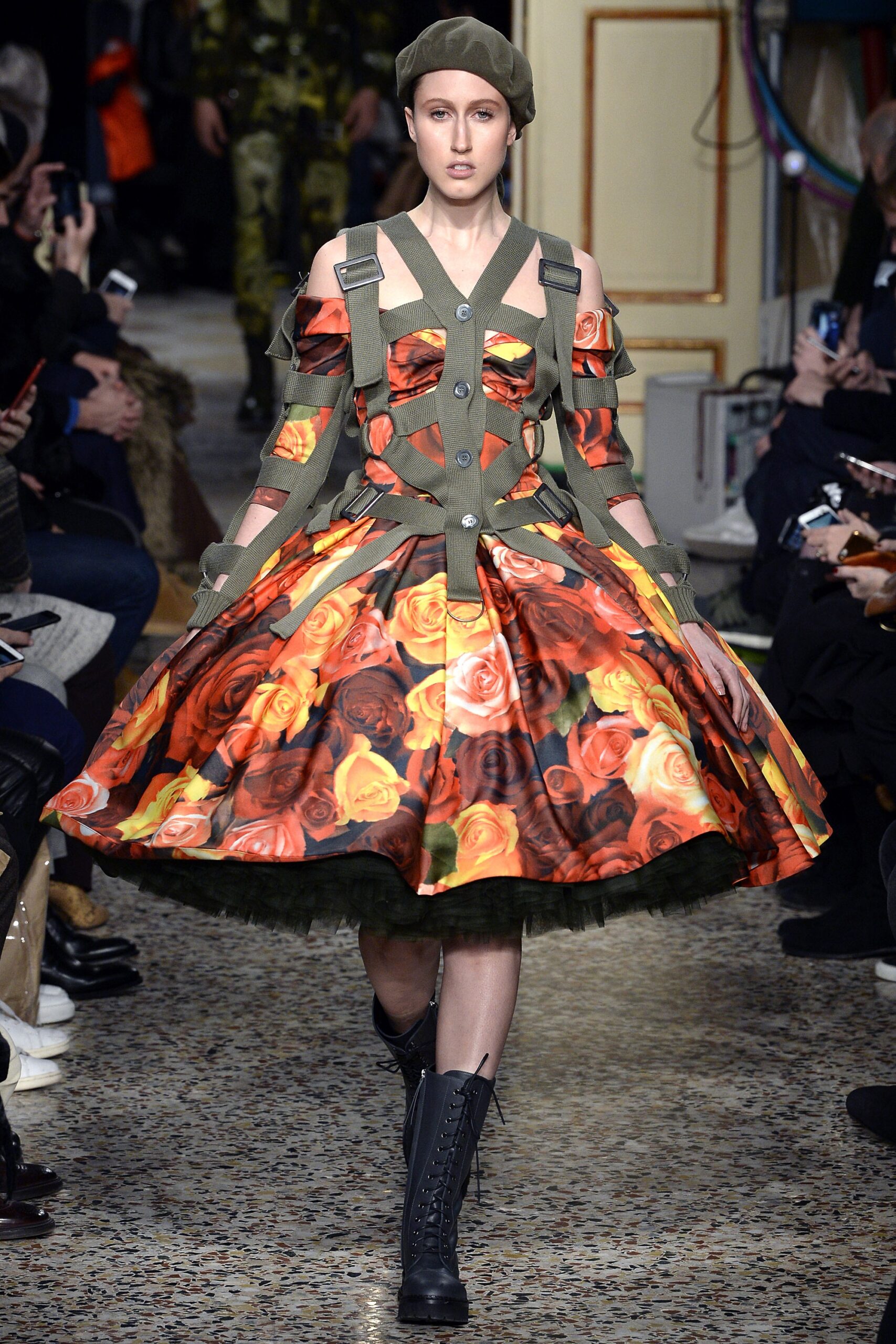 Moschino F/W 17 Look 26