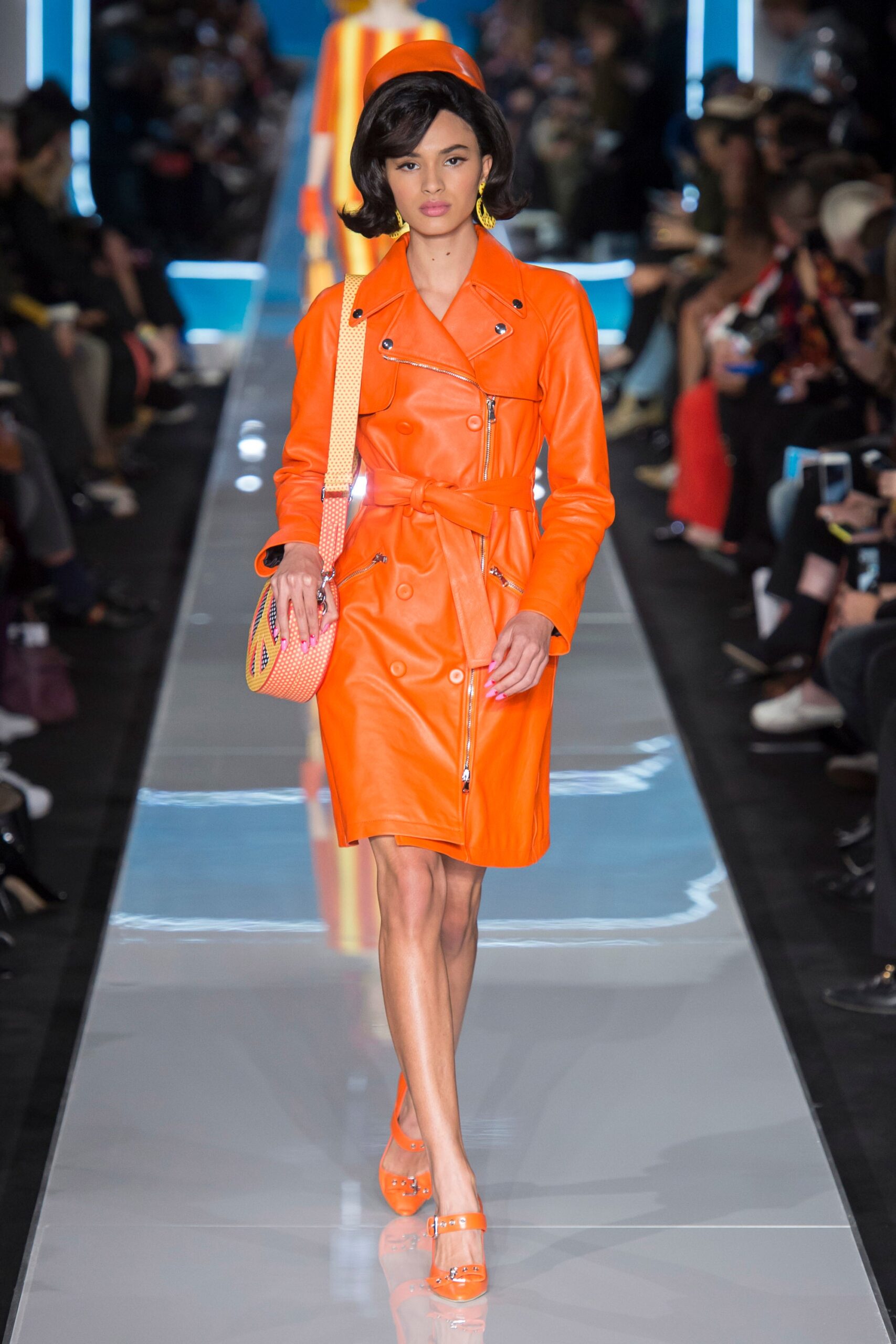 Moschino F/W 18 Look 27