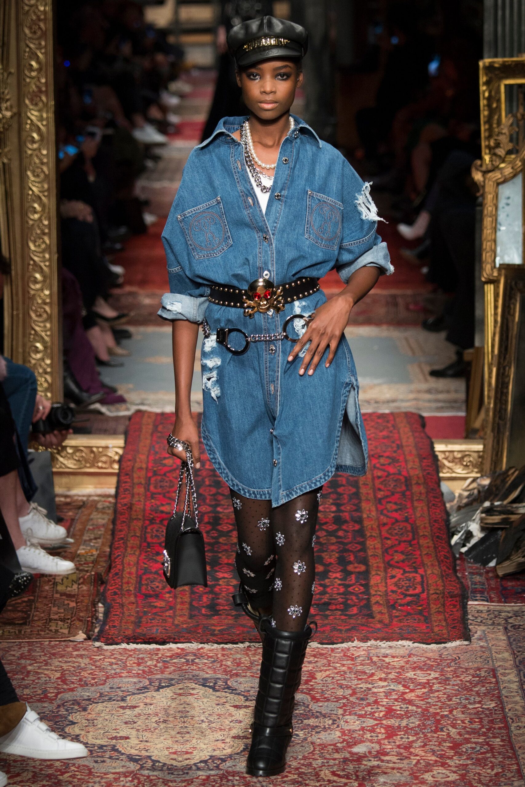 Moschino F/W 16 Look 9