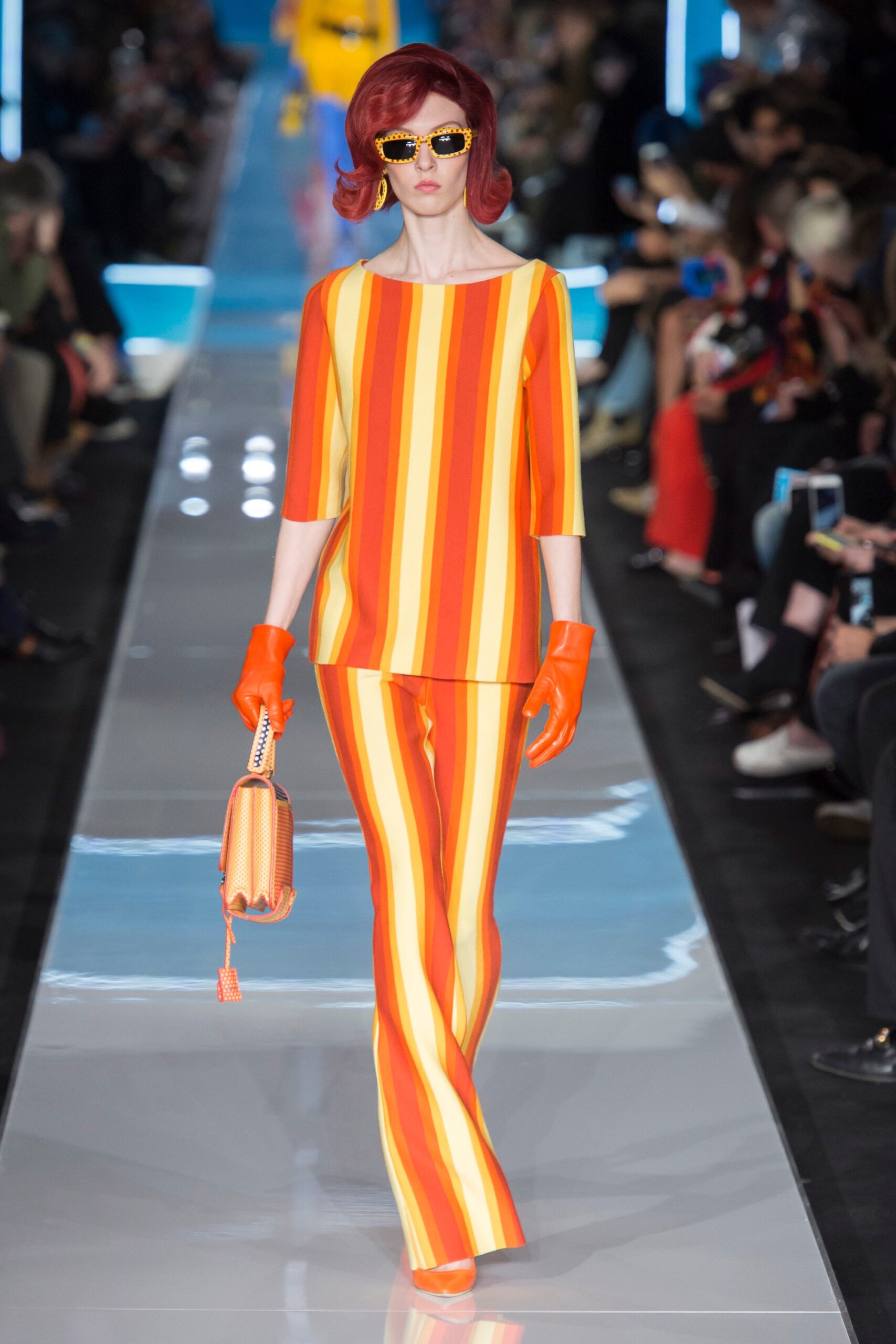 Moschino F/W 18 Look 28
