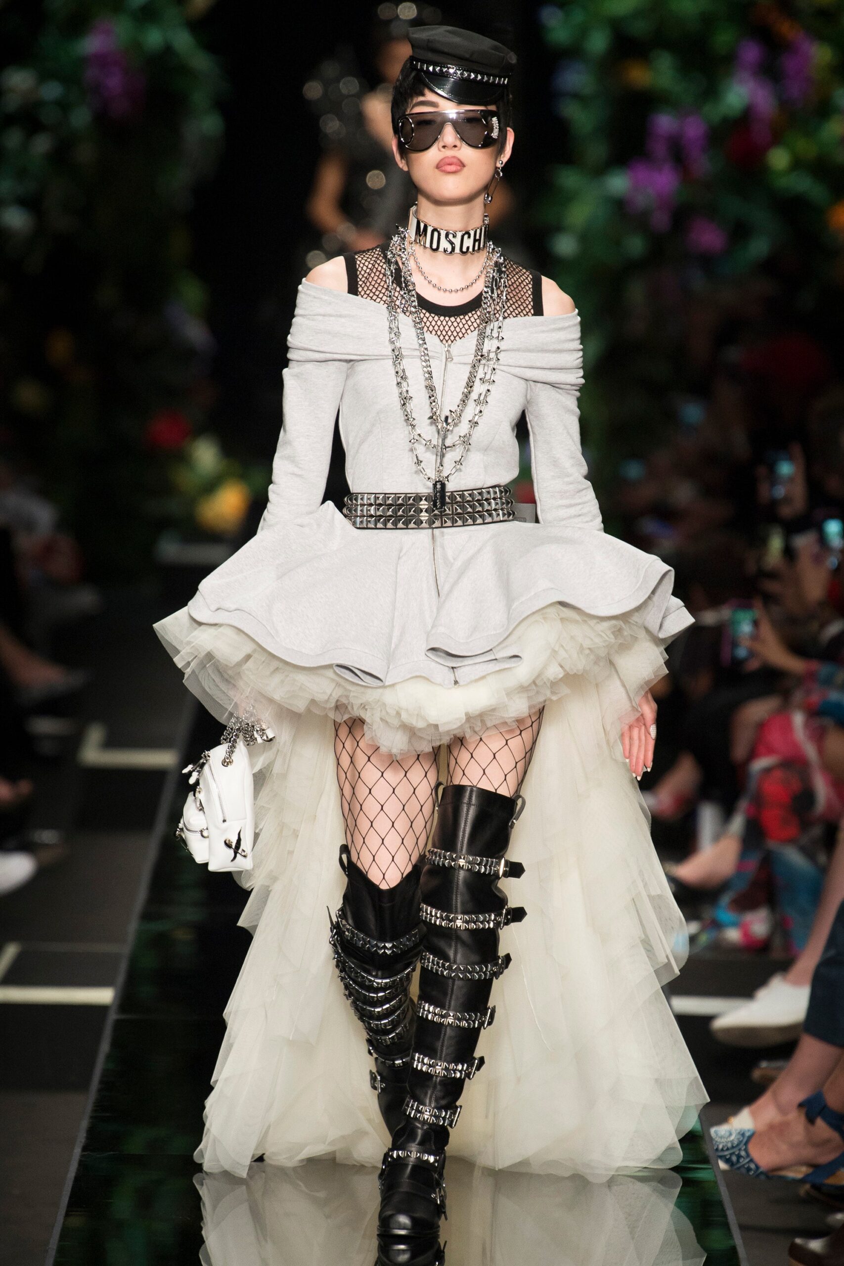 Moschino S/S 18 Look 27