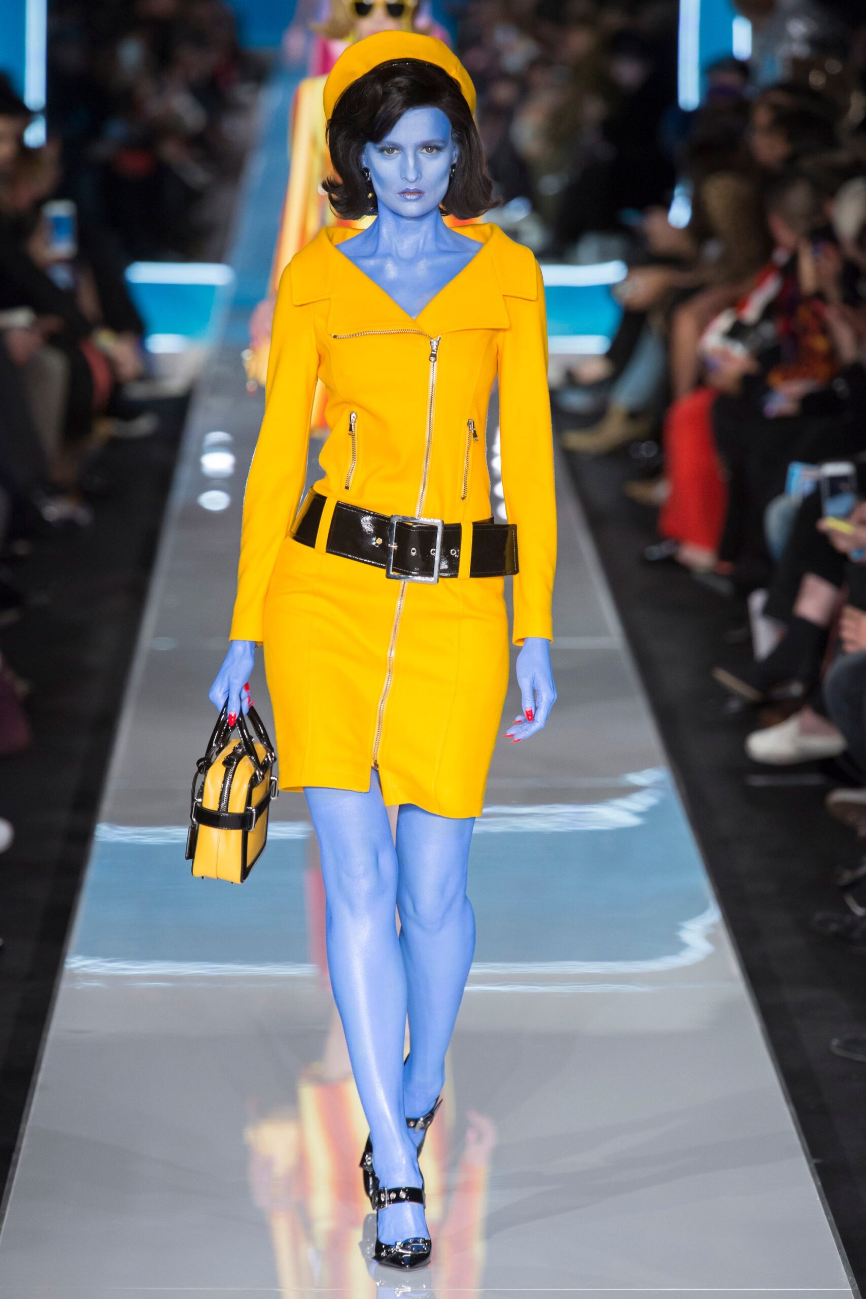 Moschino F/W 18 Look 29