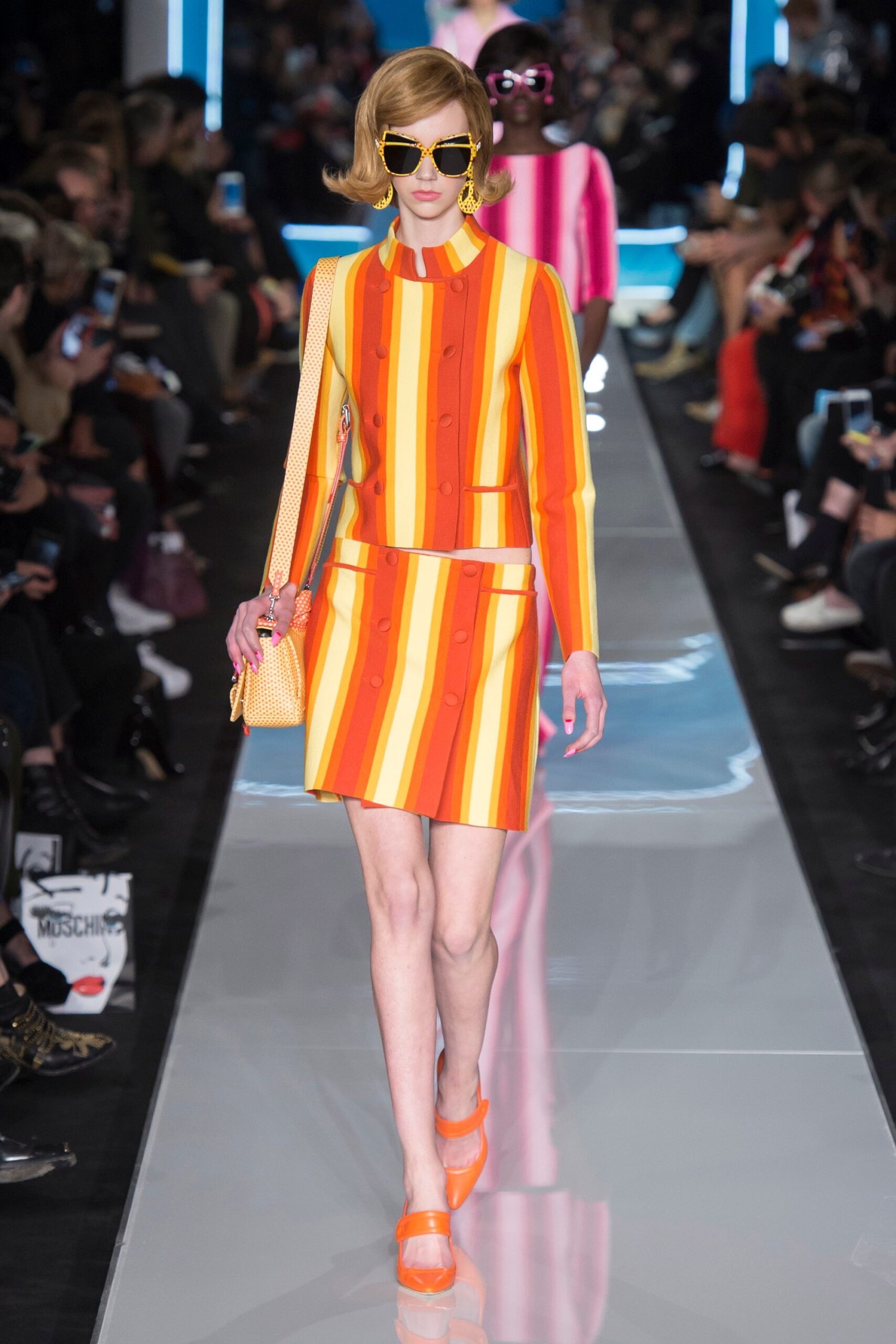 Moschino F/W 18 Look 30