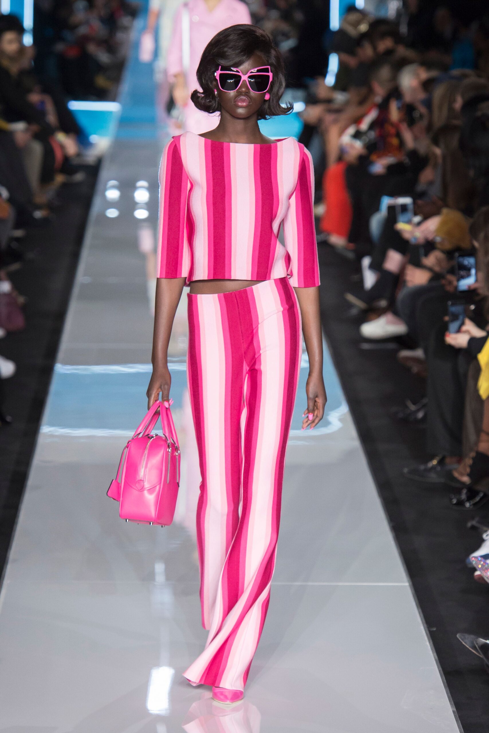 Moschino F/W 18 Look 31
