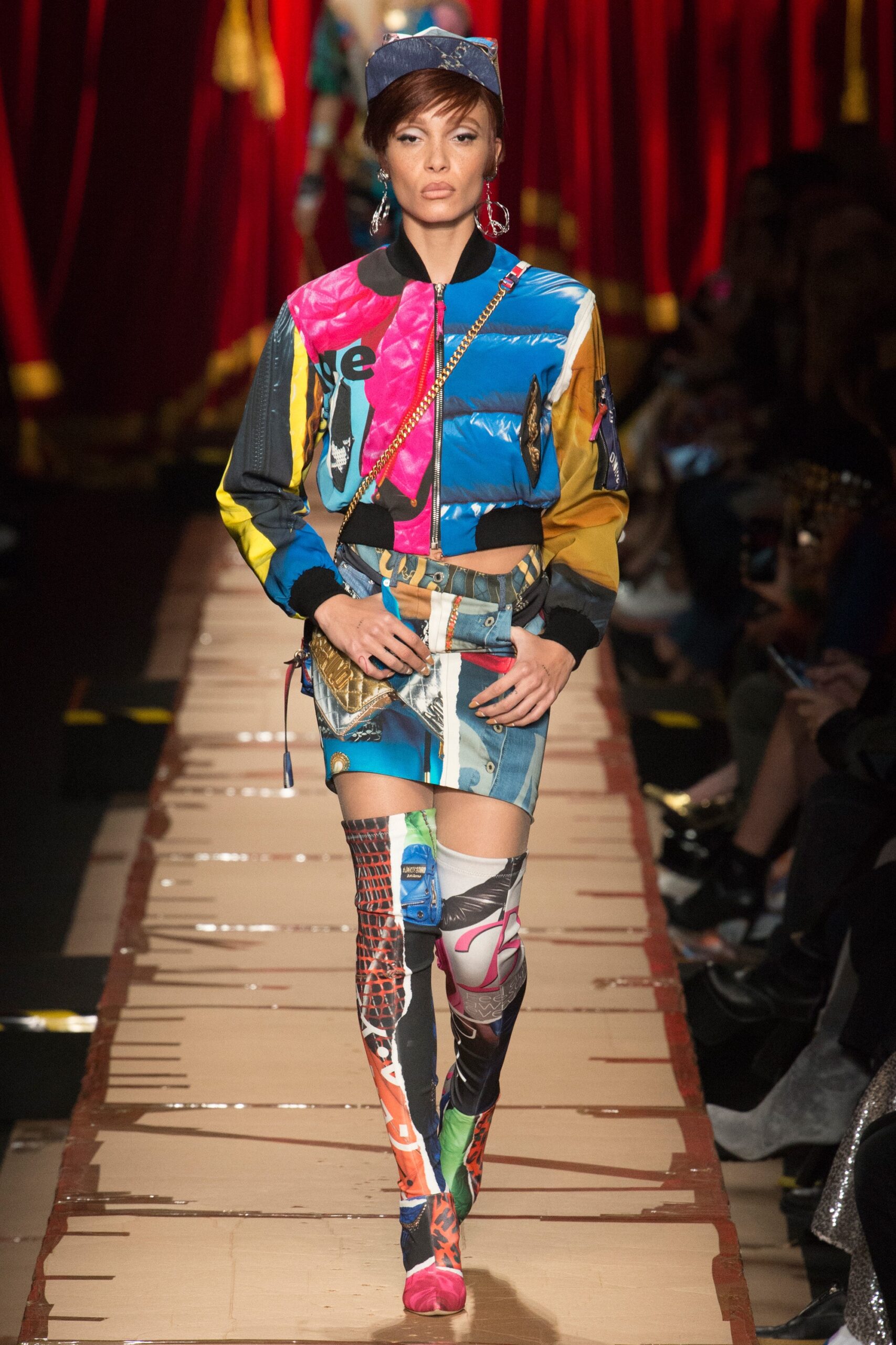 Moschino F/W 17 Look 22