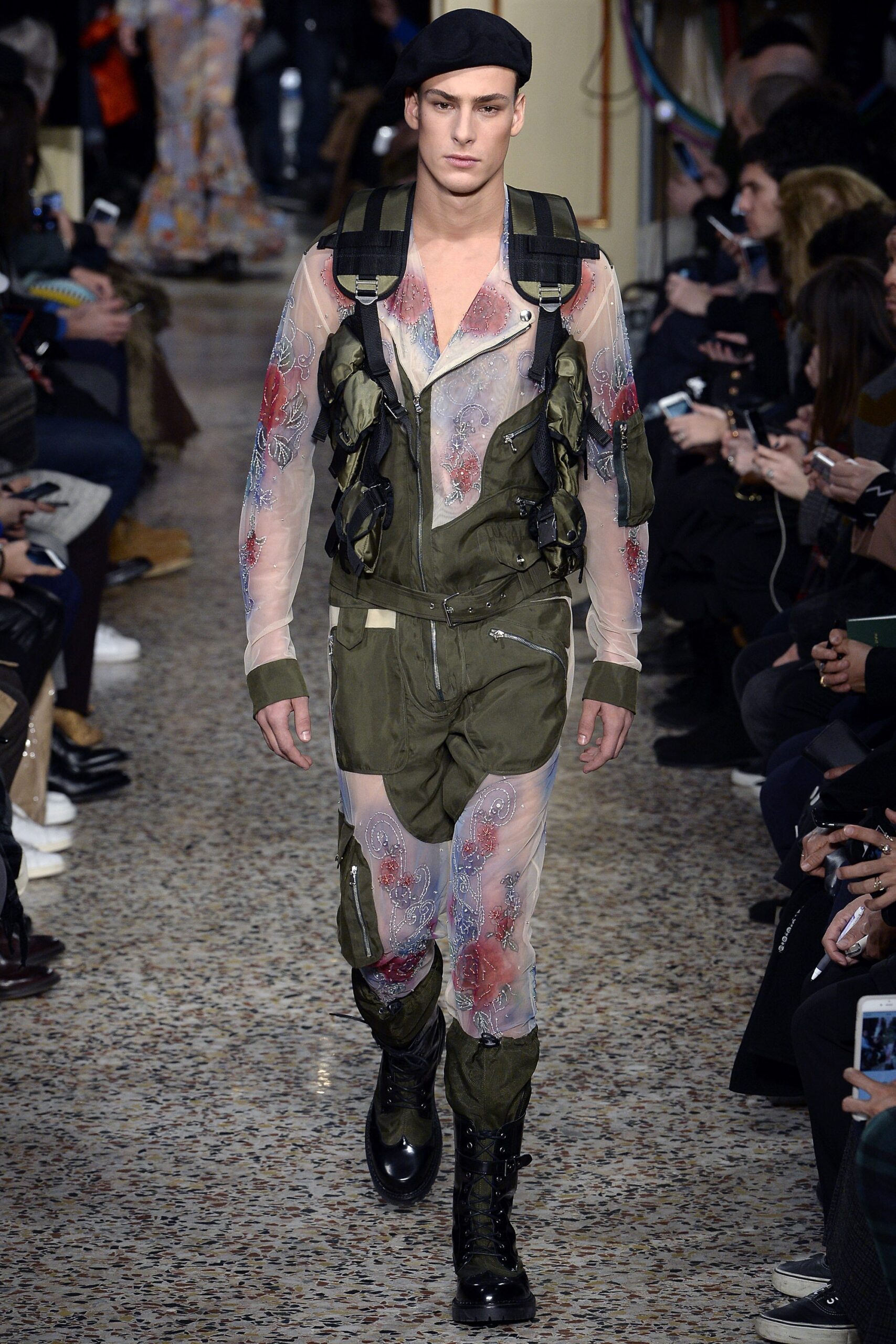 Moschino F/W 17 Look 30